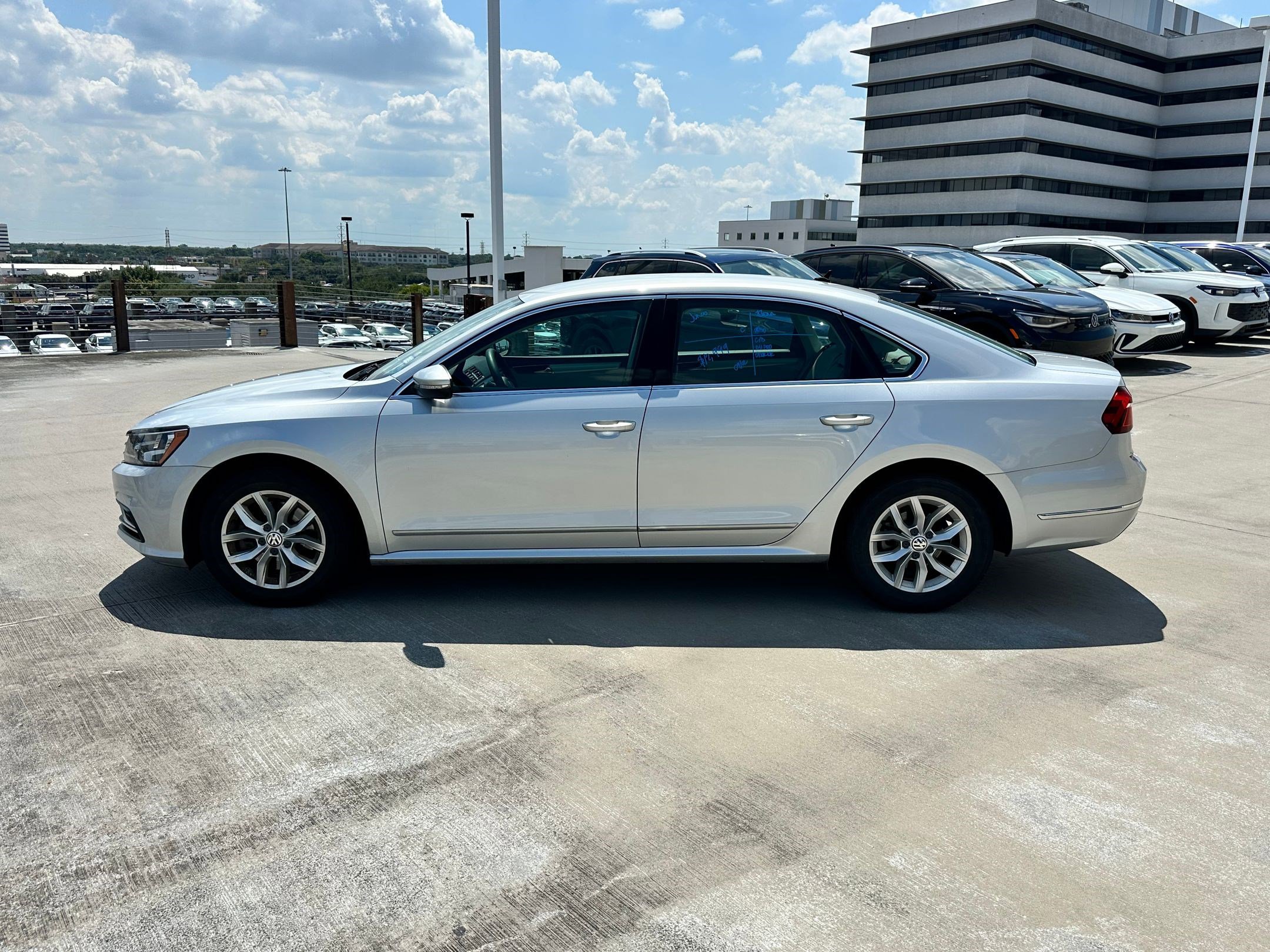 2017 Volkswagen Passat S photo 2