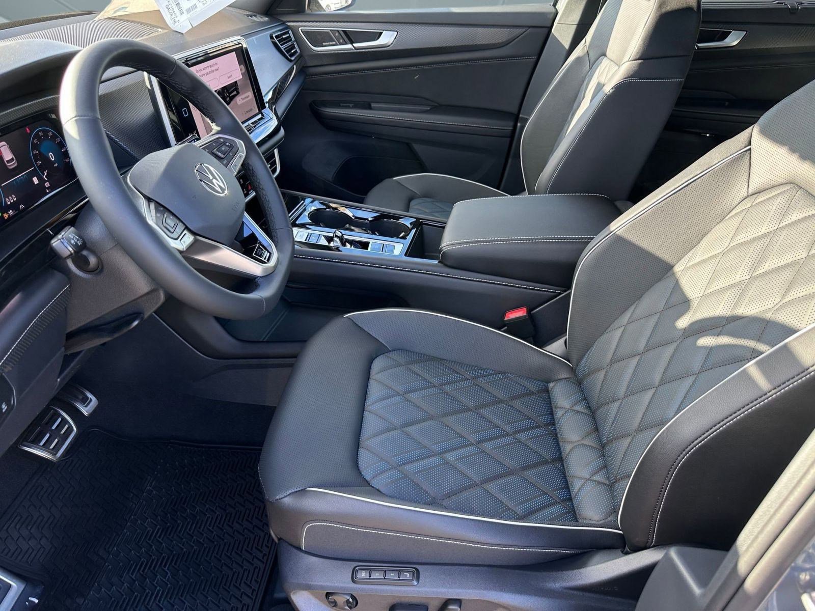 2026 Volkswagen Atlas Cross Sport SEL Premium R-Line photo 3