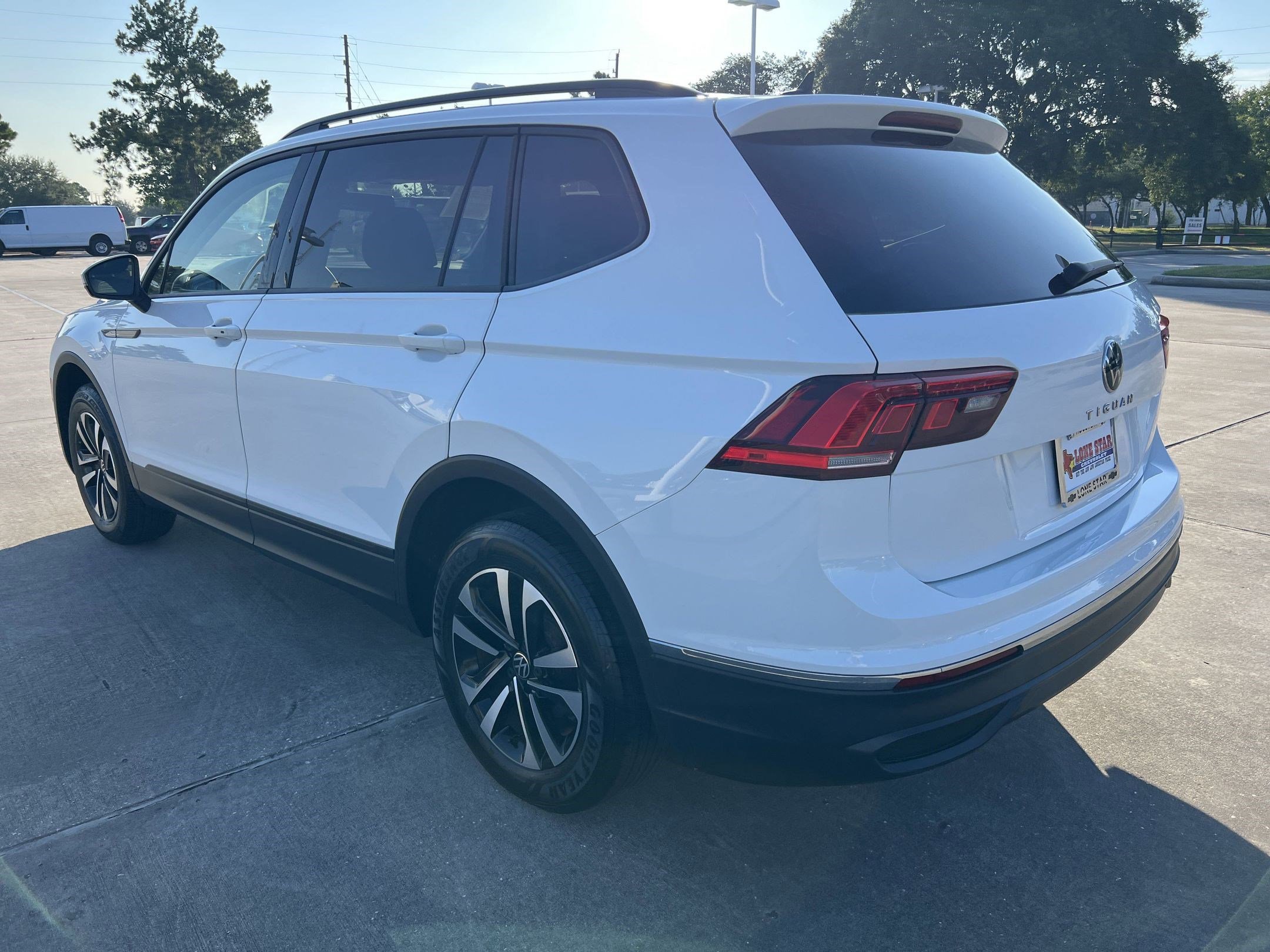 2022 Volkswagen Tiguan S photo 2