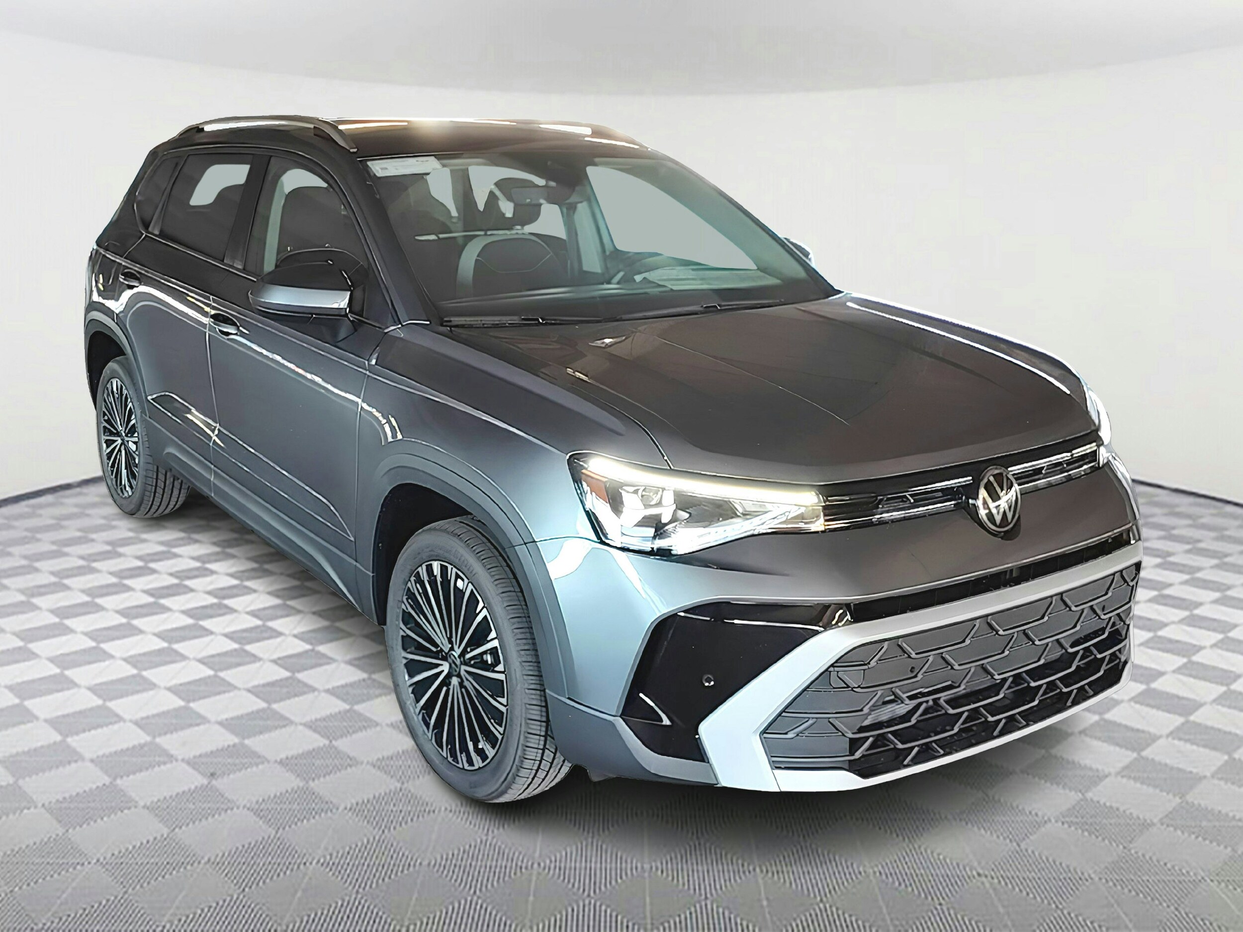 2025 Volkswagen Taos SE photo 3