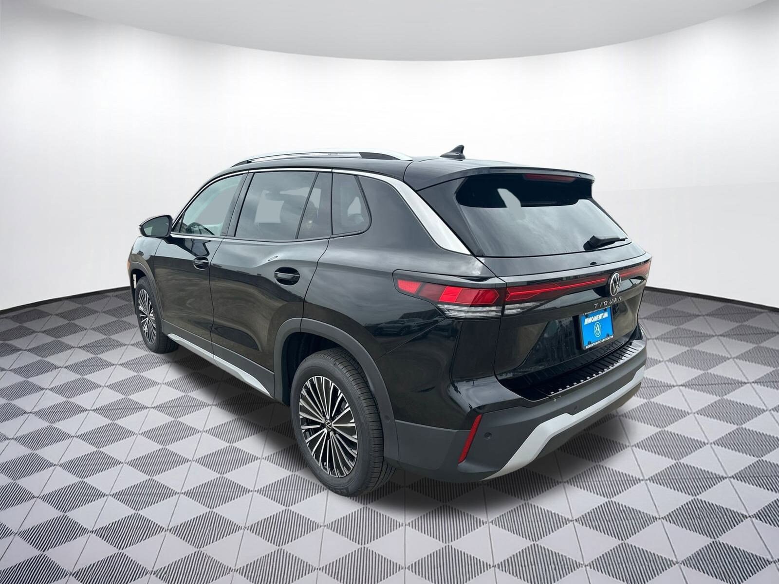 2025 Volkswagen Tiguan S photo 3