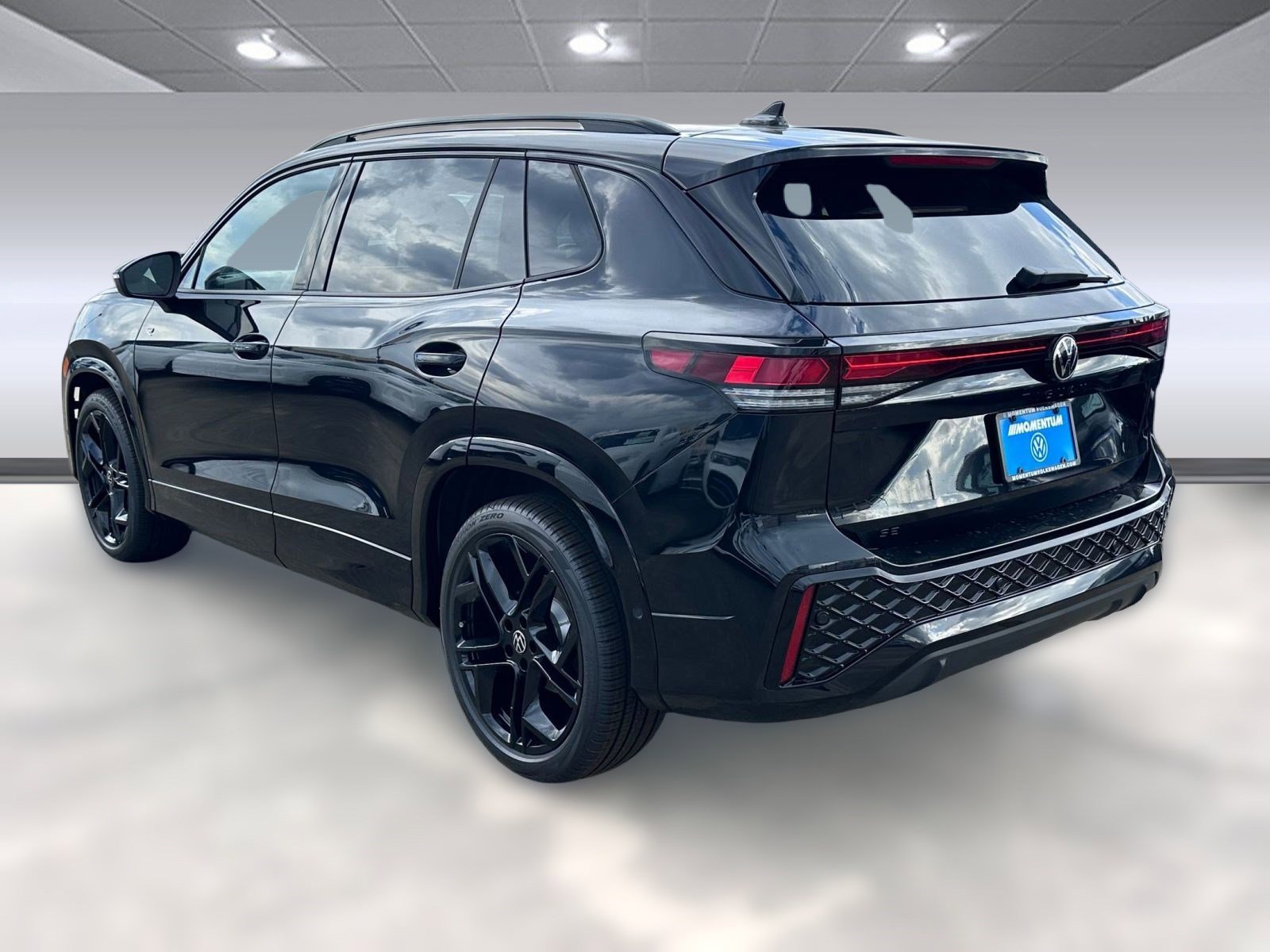 2026 Volkswagen Tiguan SE R-Line Black photo 3