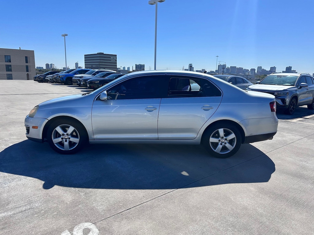Used 2009 Volkswagen Jetta SE Sedan