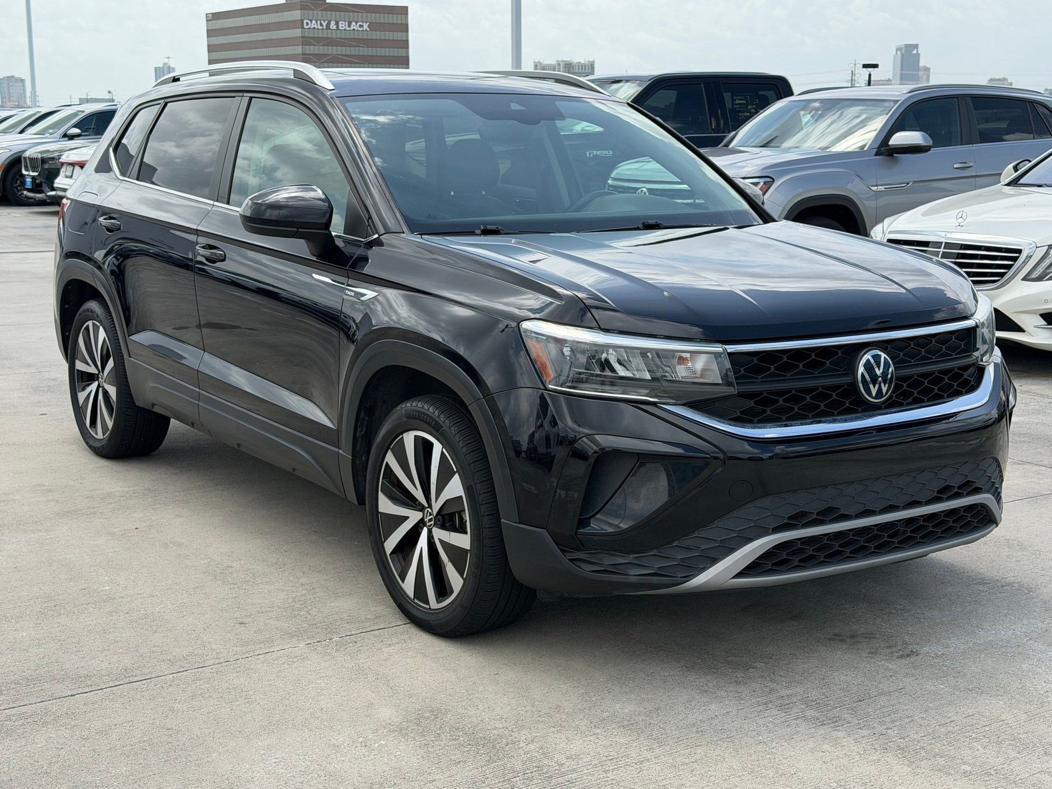Taos SE SUV