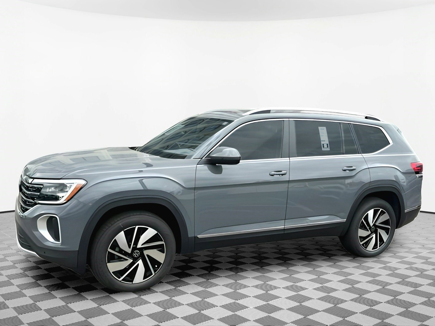2025 Volkswagen Atlas SEL photo 2