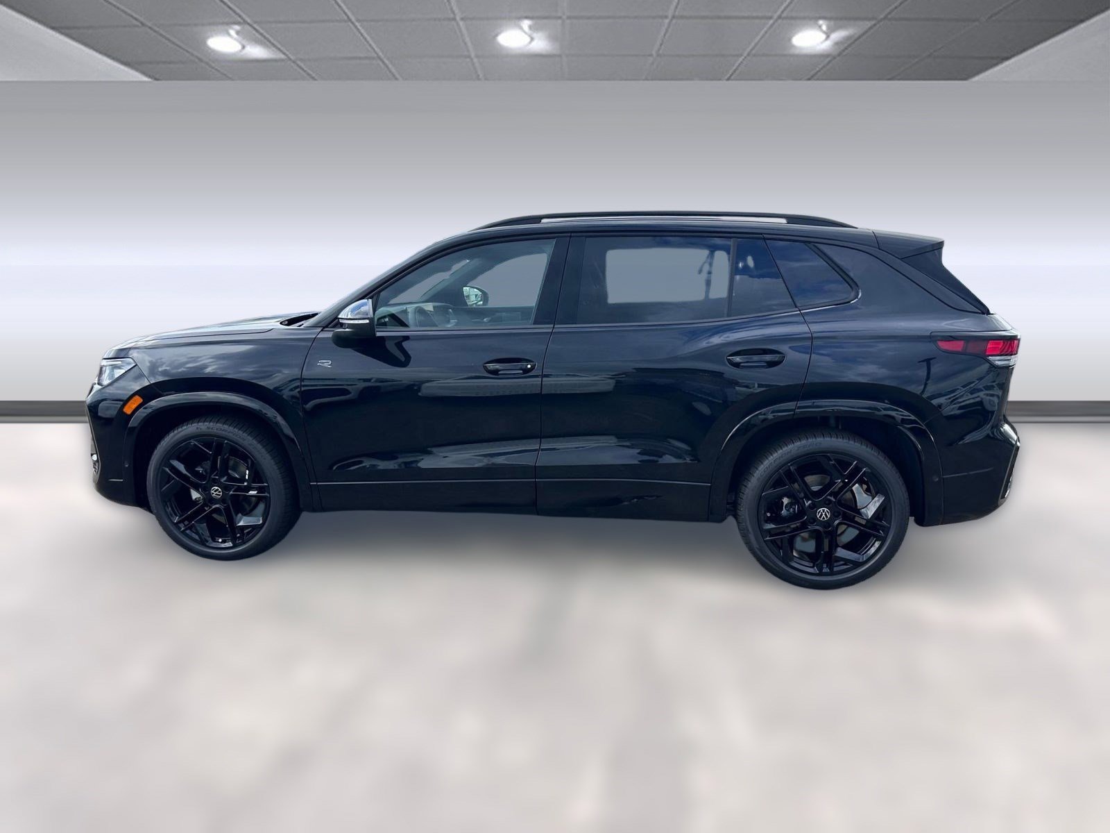 2026 Volkswagen Tiguan SE R-Line Black photo 2