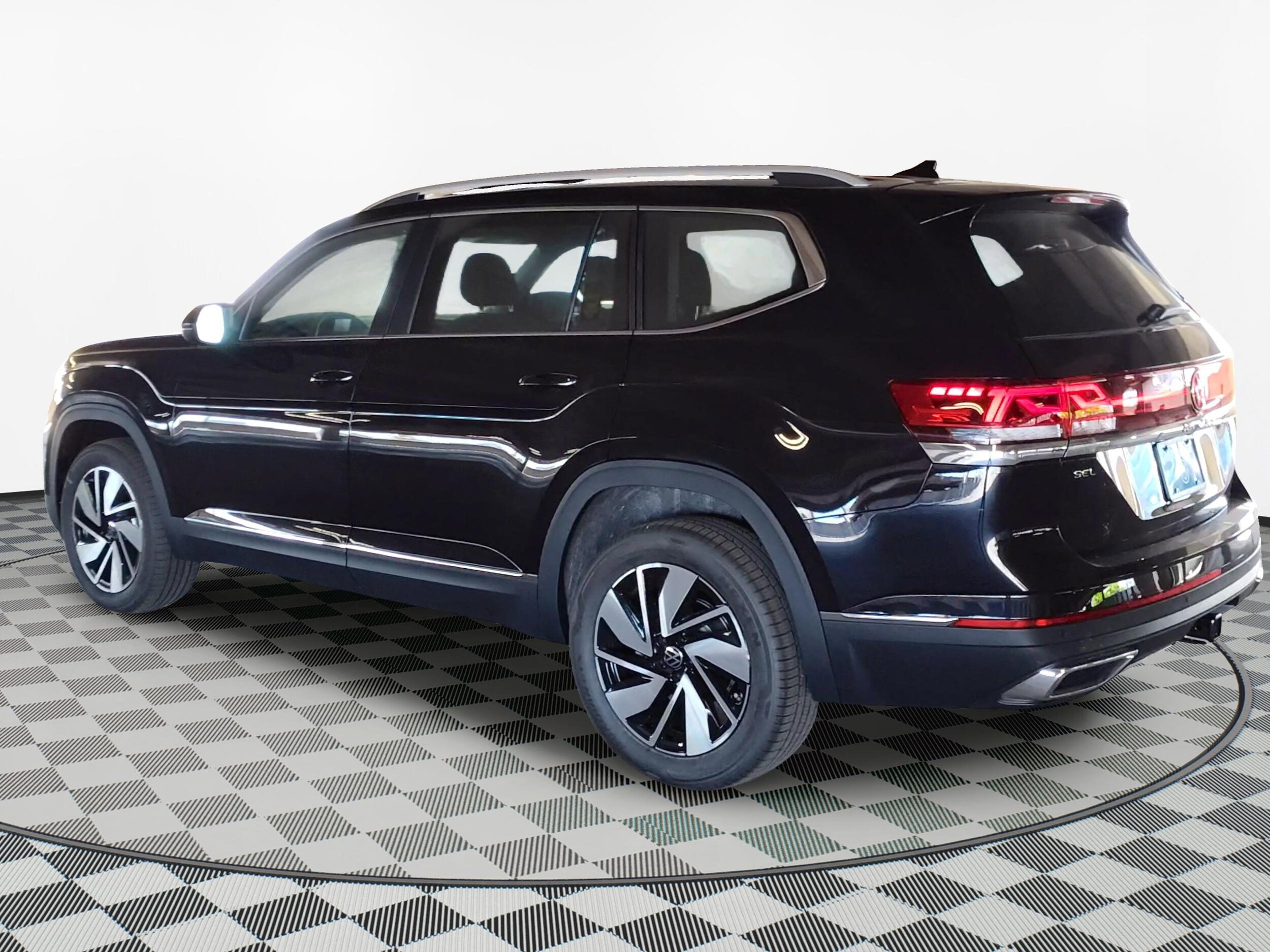 2025 Volkswagen Atlas SEL photo 4