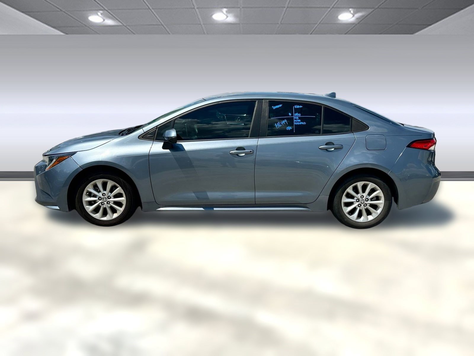 2021 Toyota Corolla LE Premium photo 2