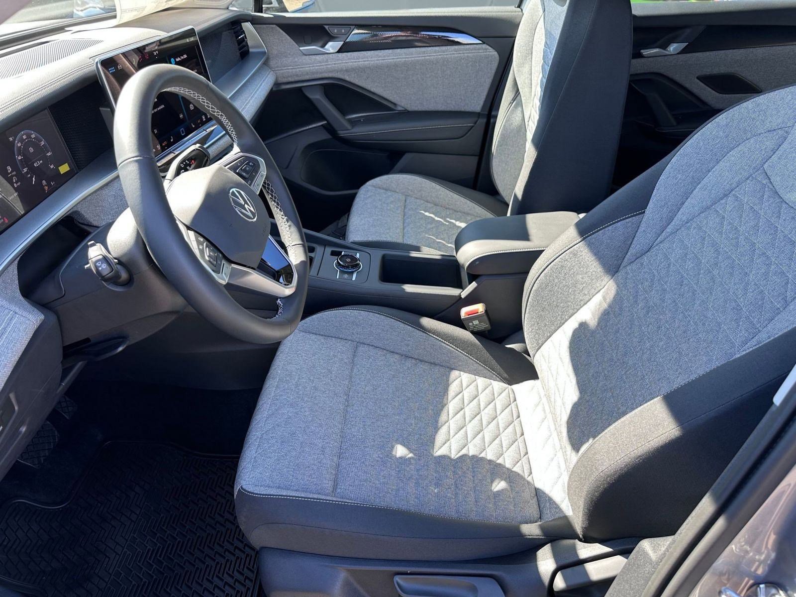 2026 Volkswagen Tiguan S photo 3