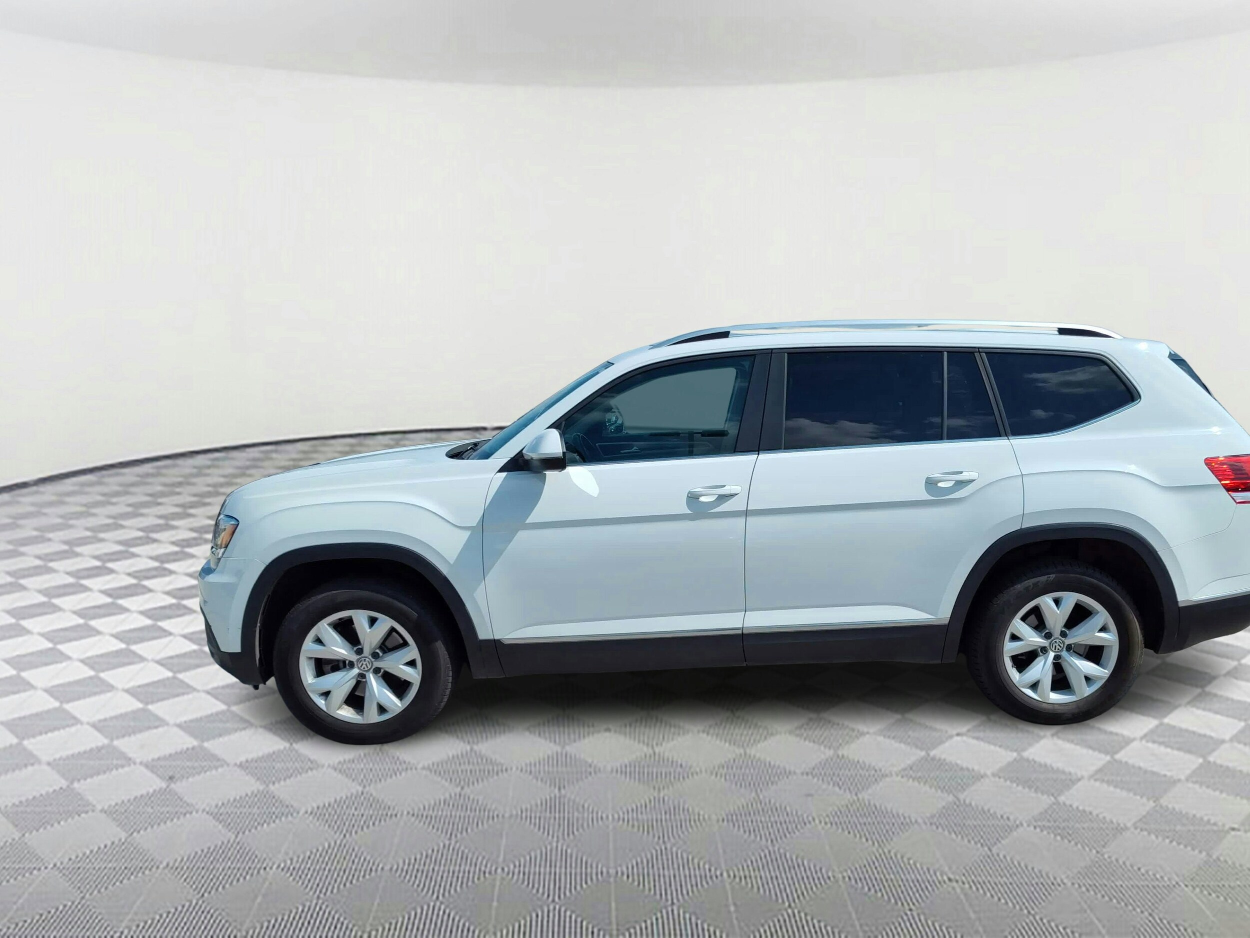 2018 Volkswagen Atlas V6 SEL photo 4