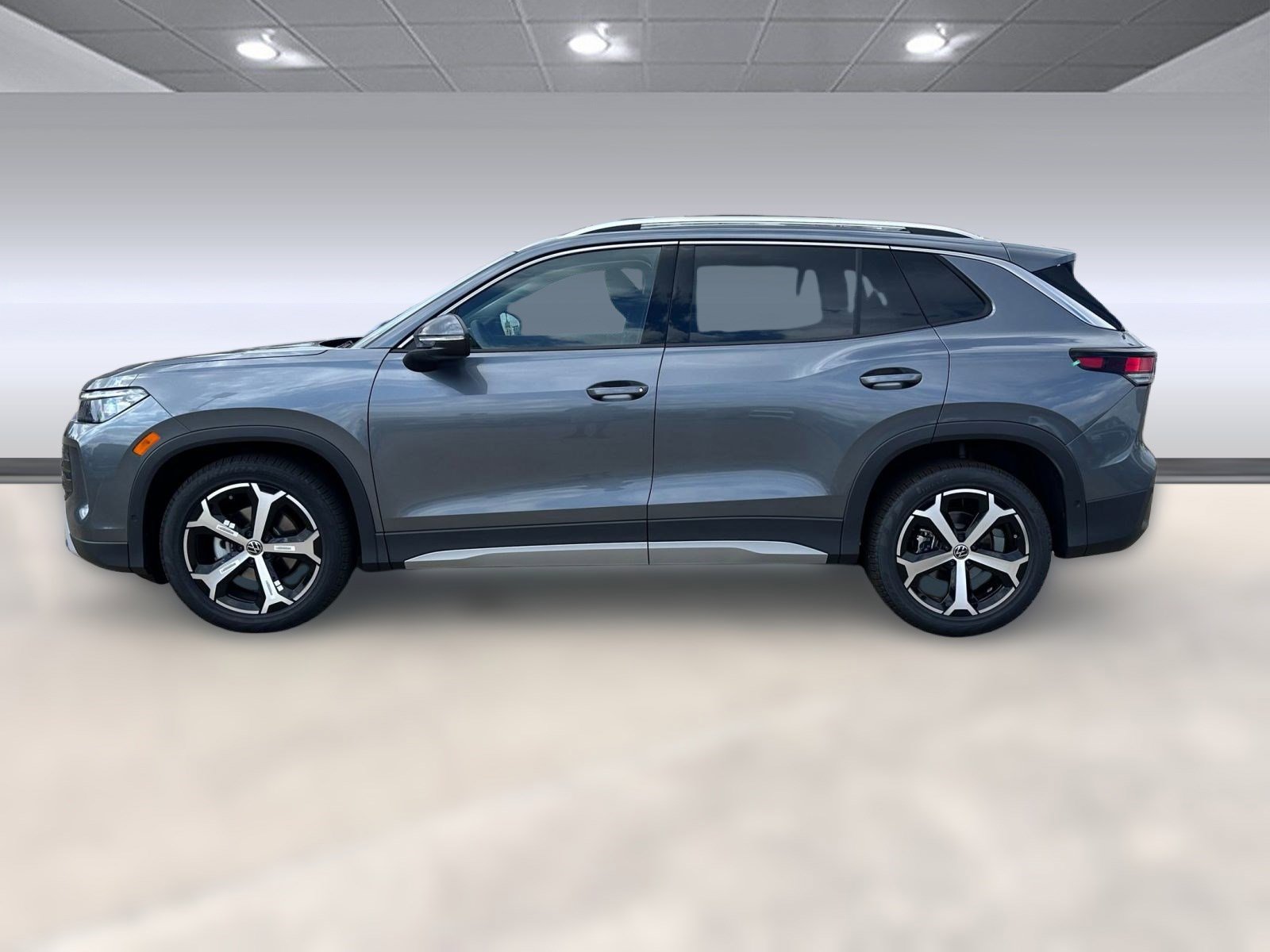 2026 Volkswagen Tiguan SE photo 2