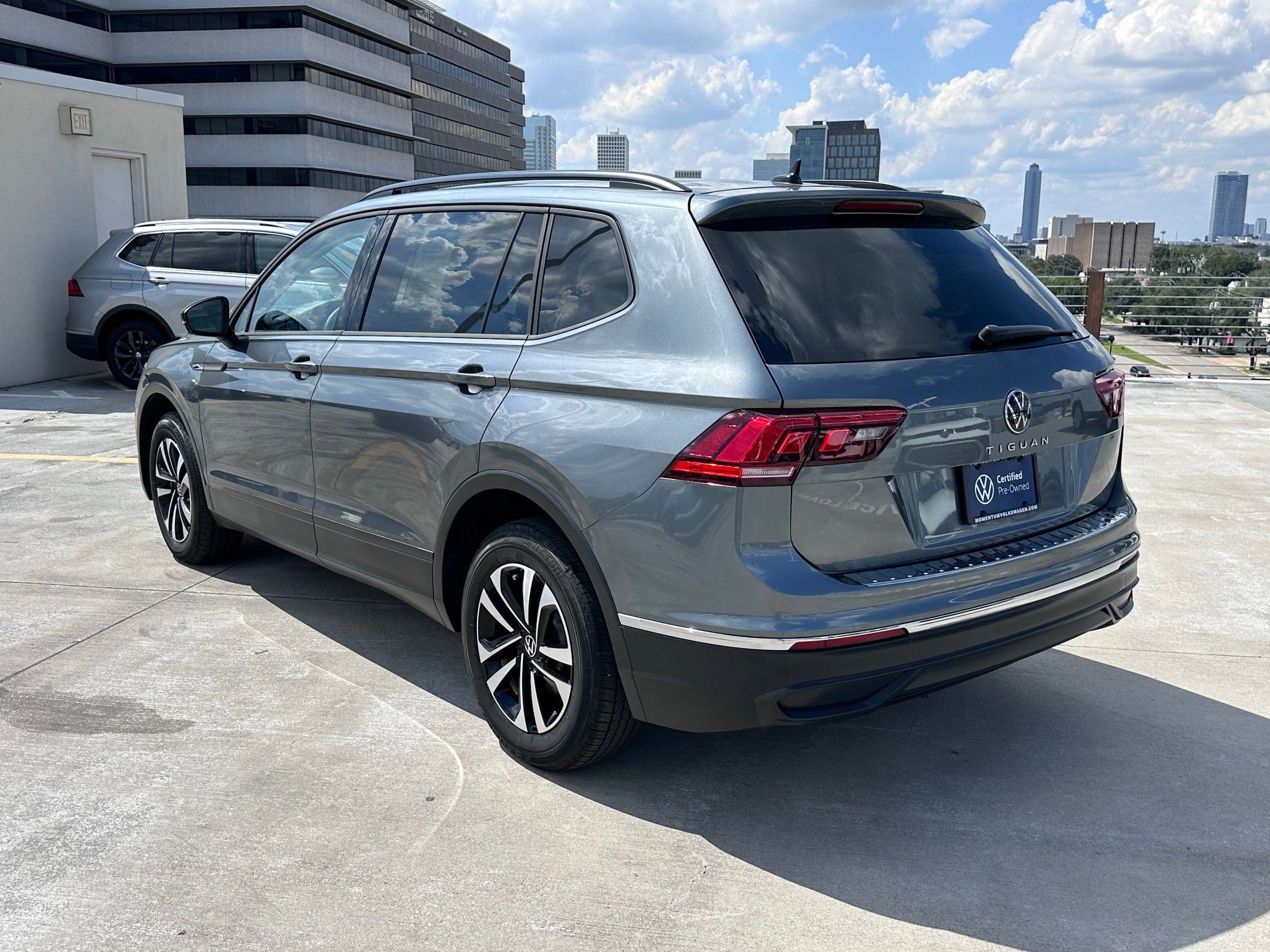 2023 Volkswagen Tiguan S photo 2