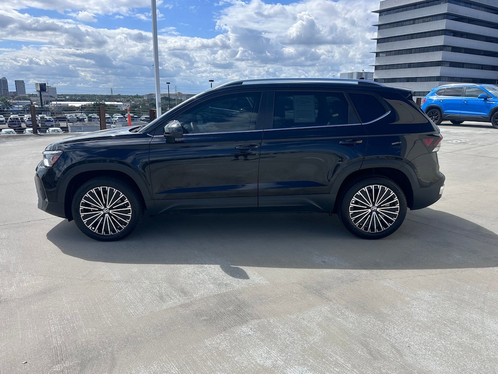 Used 2025 Volkswagen Taos SE SUV