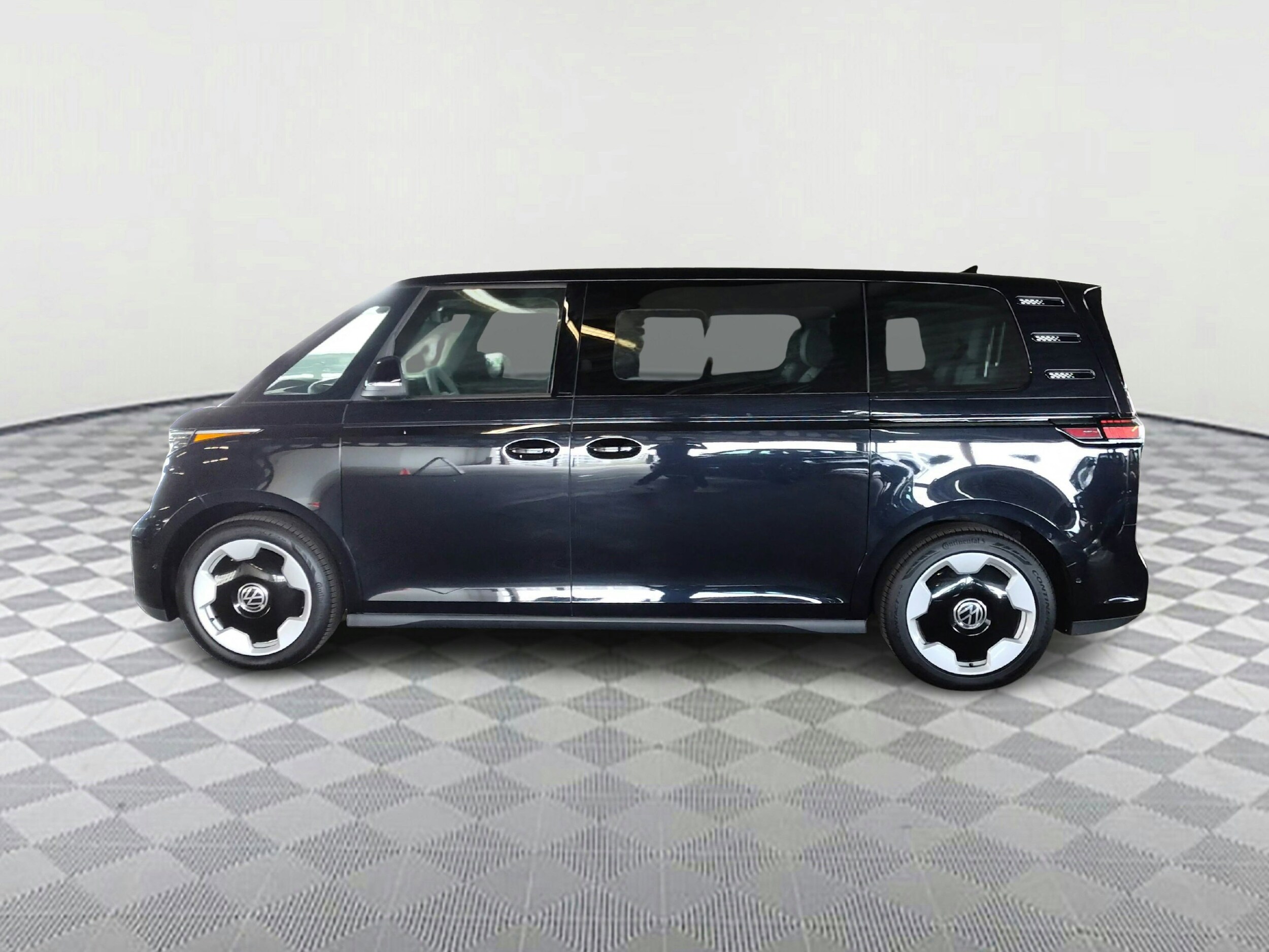 2025 Volkswagen ID. Buzz Pro Plus photo 3