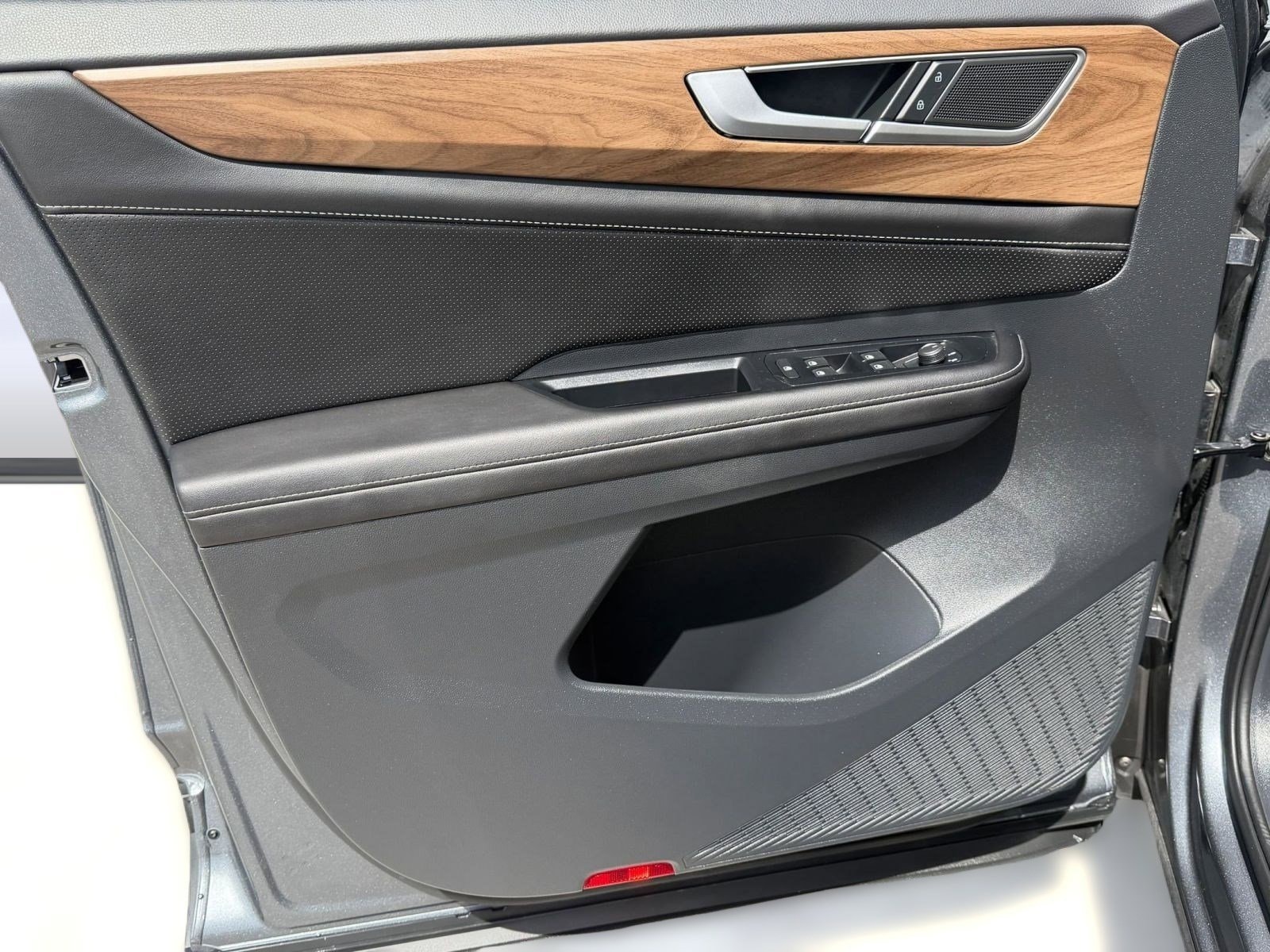2025 Volkswagen Atlas SE - Photo 11