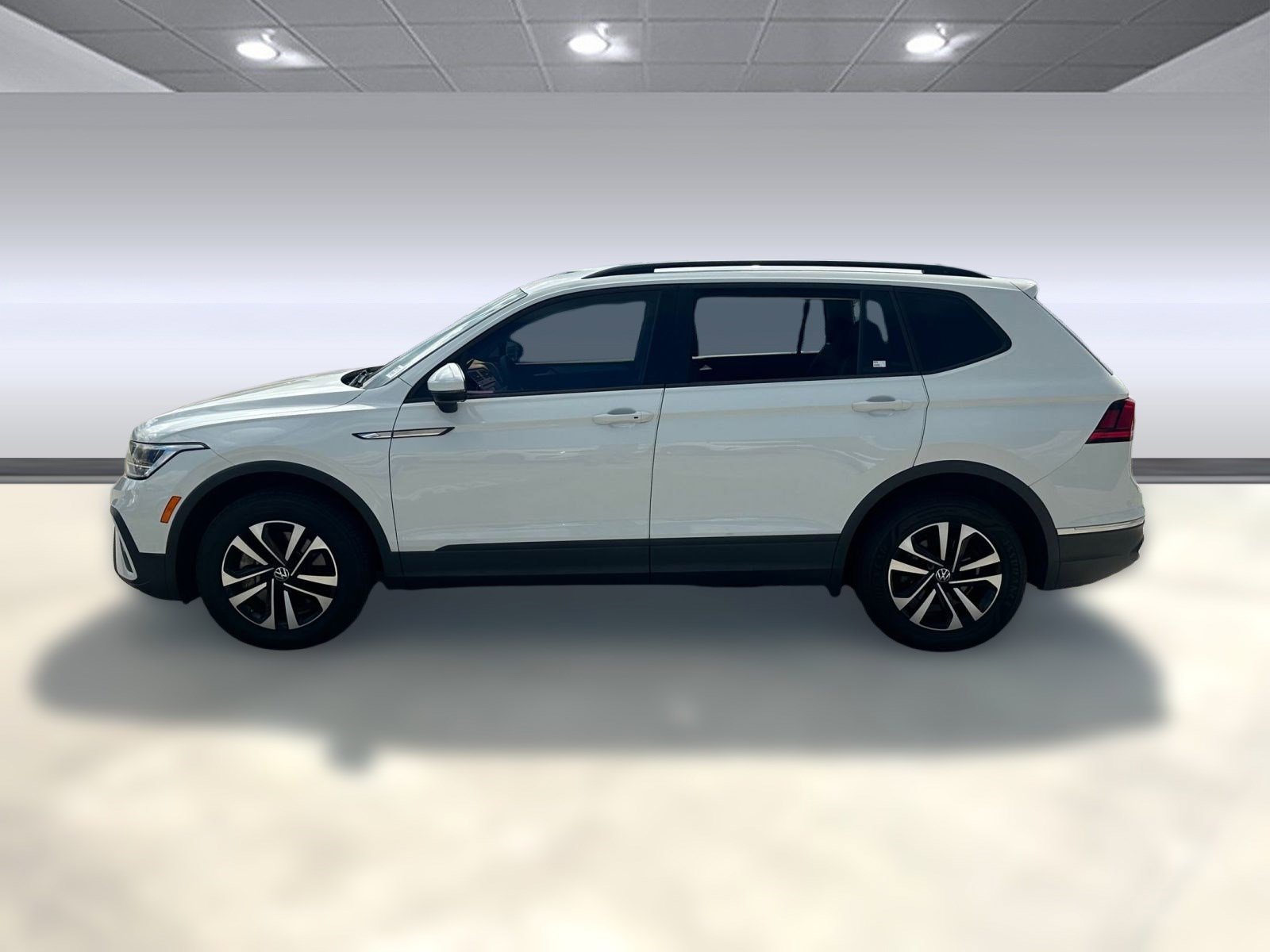 2022 Volkswagen Tiguan S photo 2