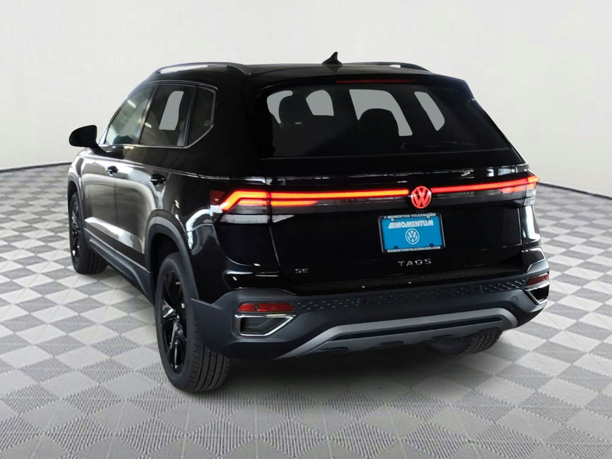 2025 Volkswagen Taos SE photo 4