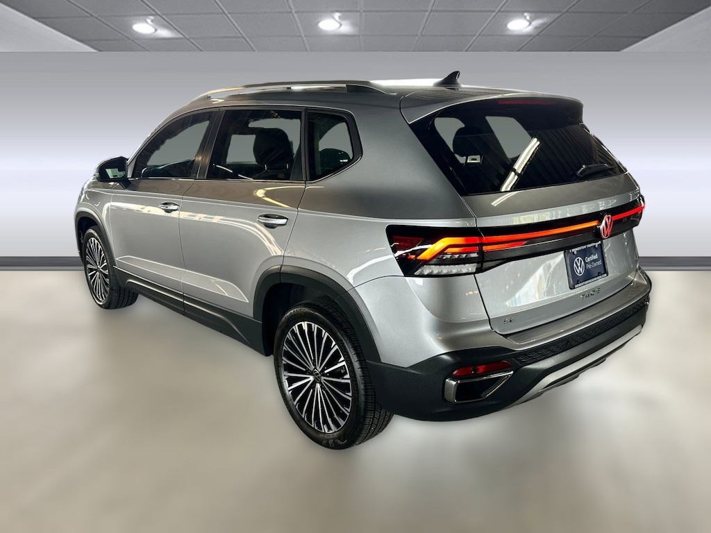 New 2025 Volkswagen Taos 1.5T SE SUV