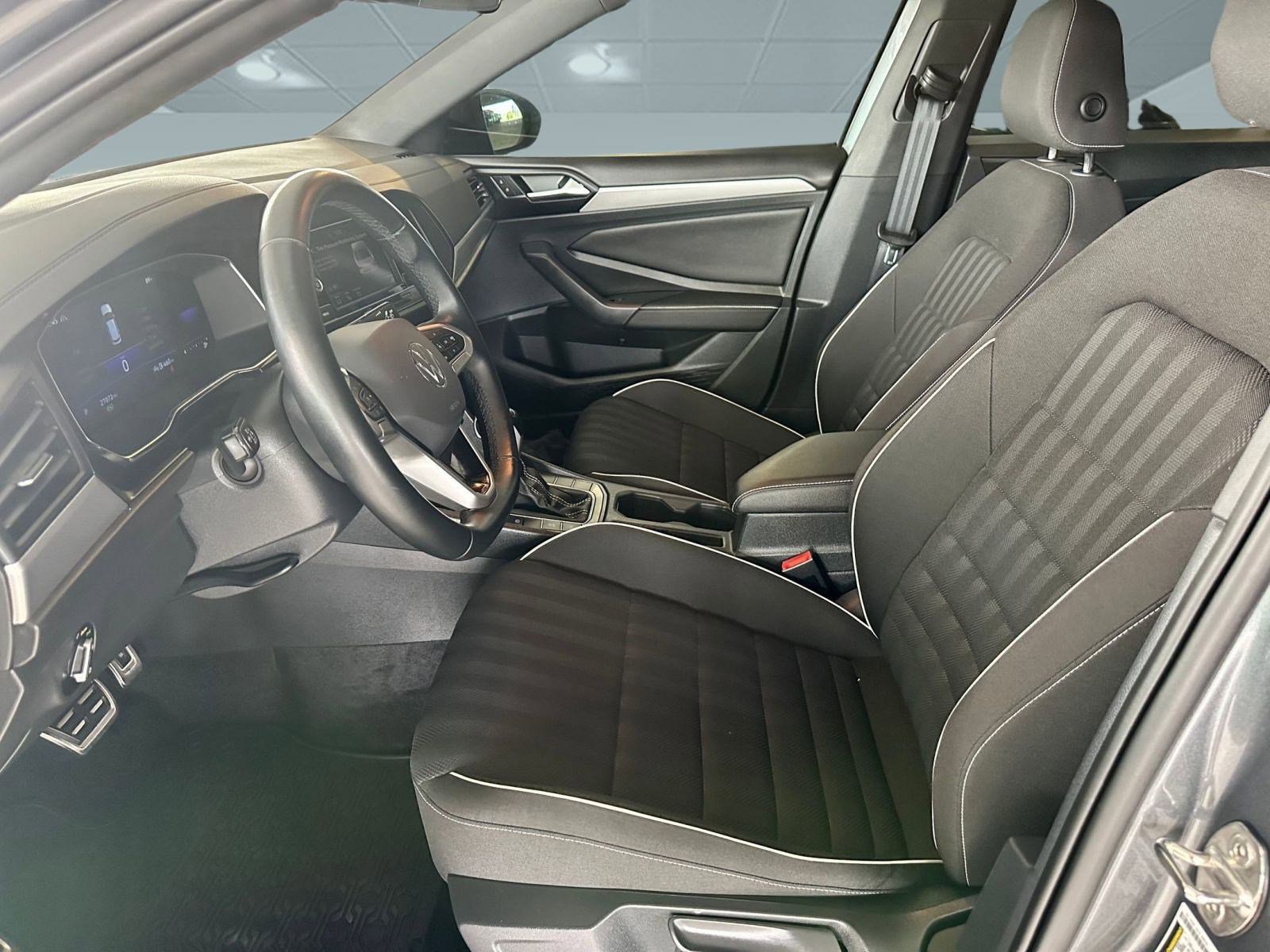 2024 Volkswagen Jetta Sport photo 4