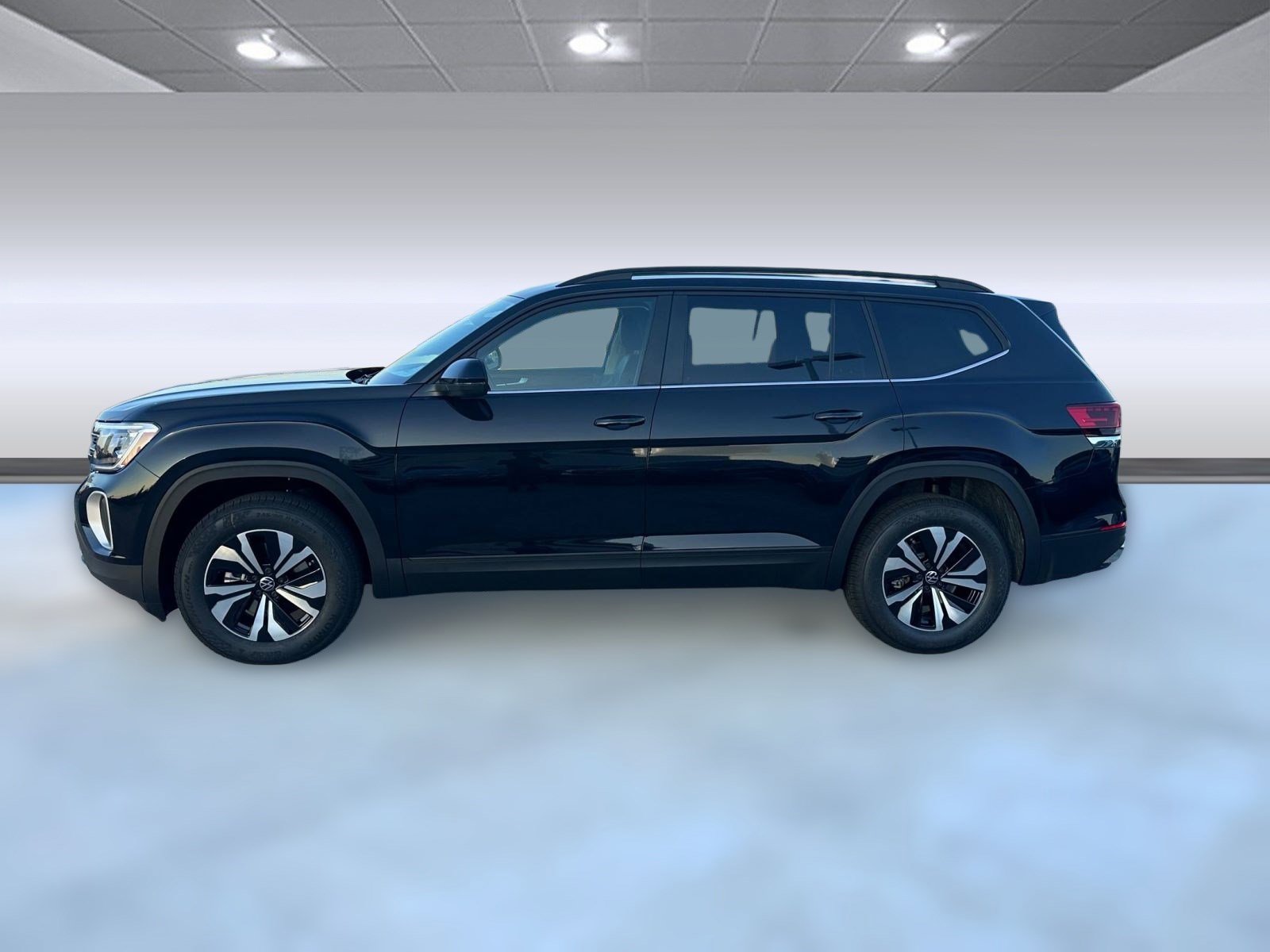 2026 Volkswagen Atlas SE photo 2