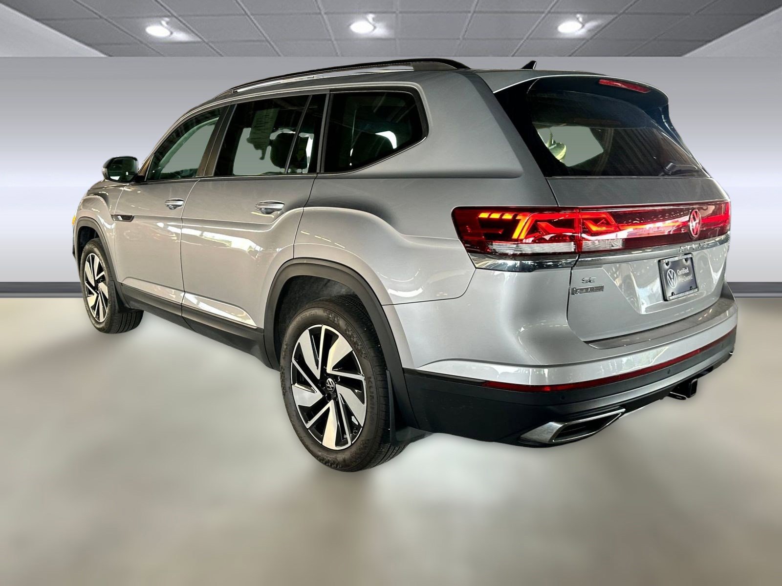 2024 Volkswagen Atlas SE Technology photo 2