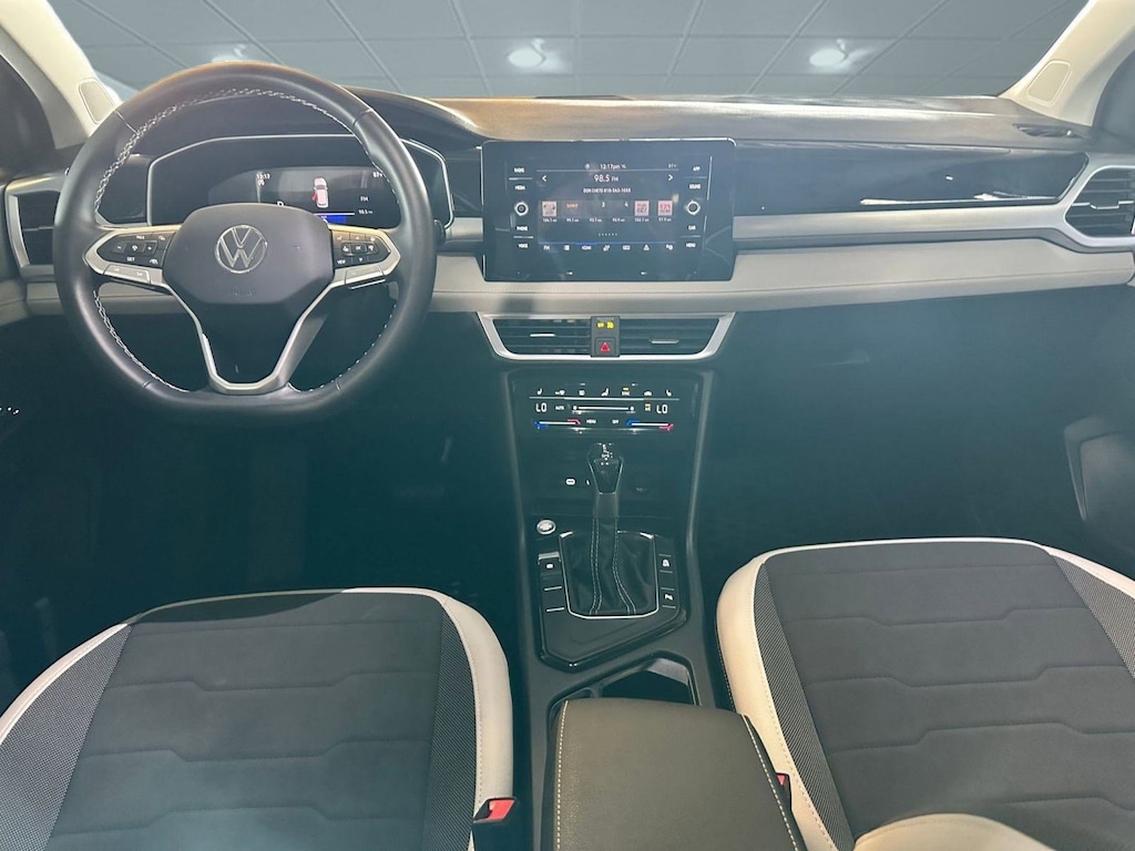 New 2025 Volkswagen Taos 1.5T SE SUV