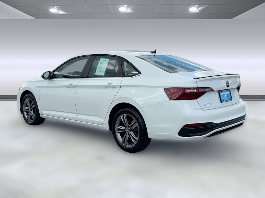 Used 2023 Volkswagen Jetta SE Sedan