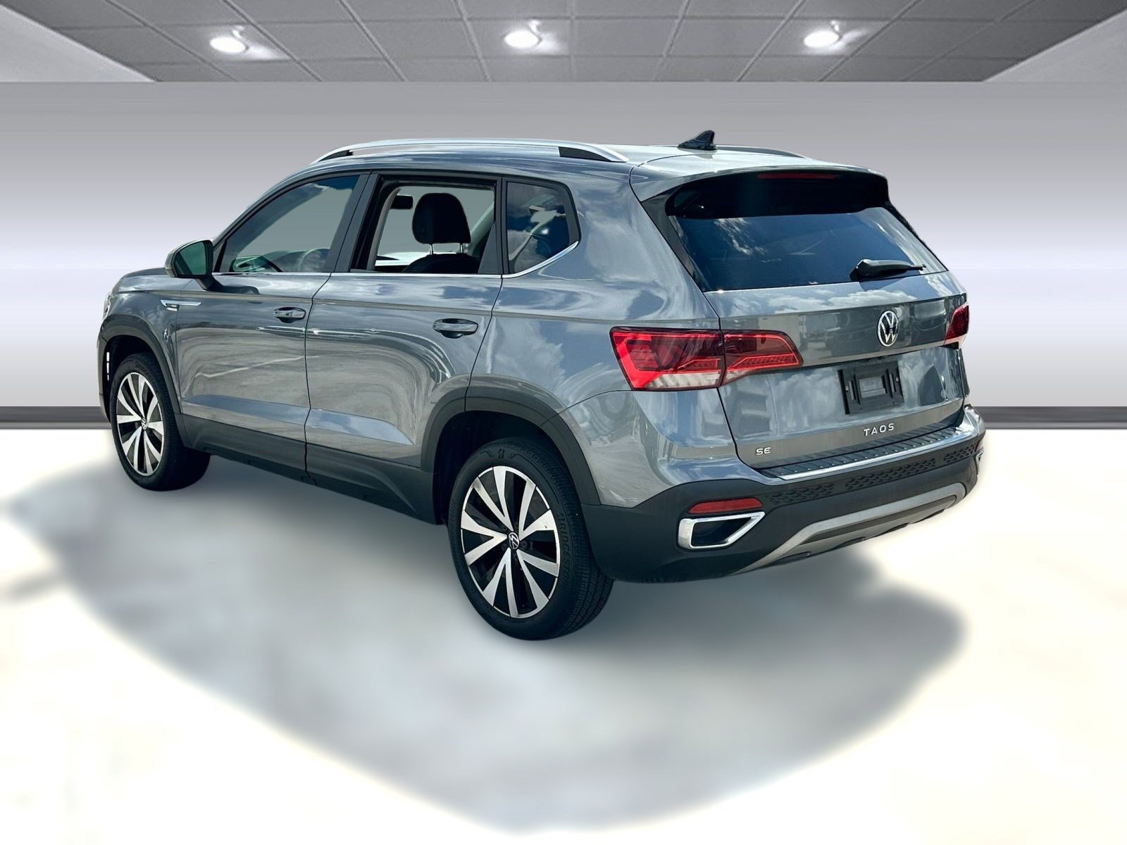 2022 Volkswagen Taos SE photo 3
