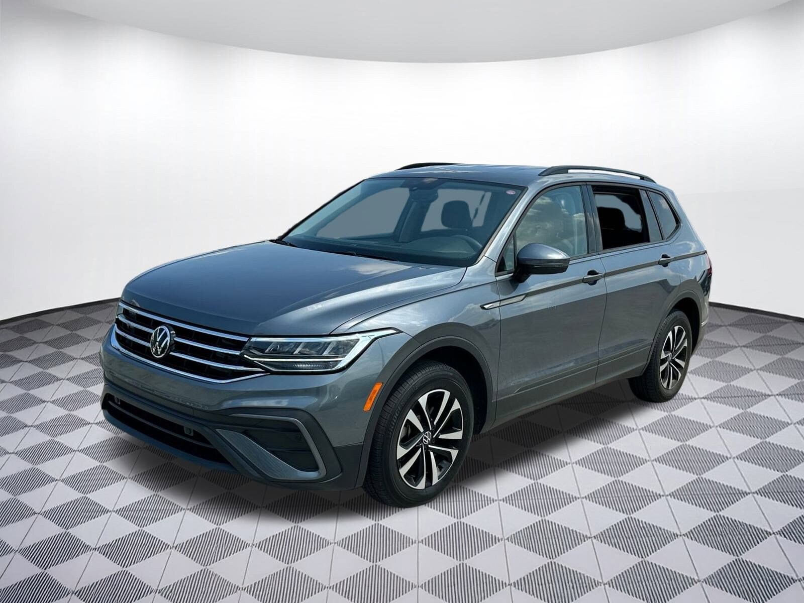 2023 Volkswagen Tiguan S photo 2
