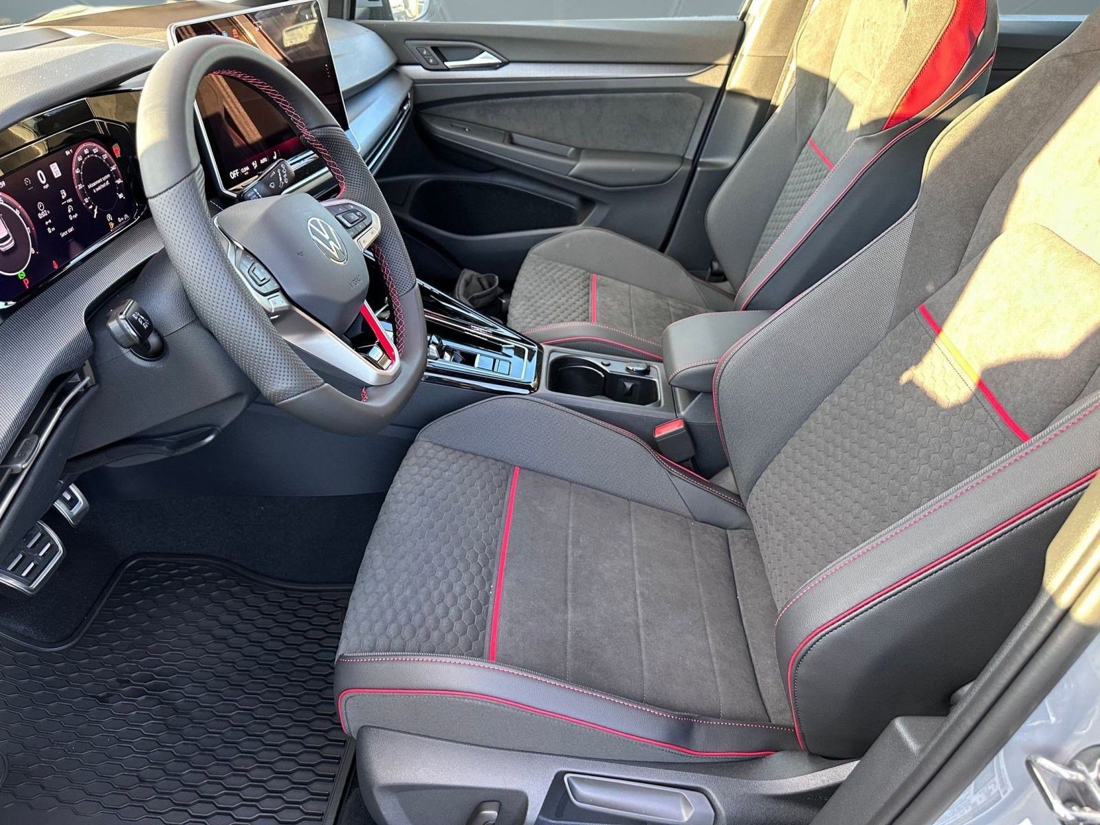 2026 Volkswagen Golf GTI SE photo 3