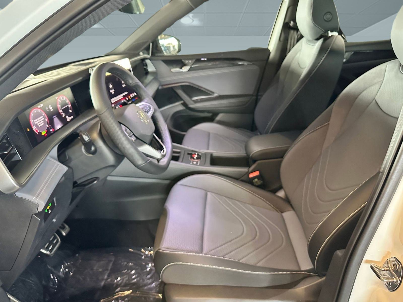 2025 Volkswagen Tiguan SE R-Line Black photo 4