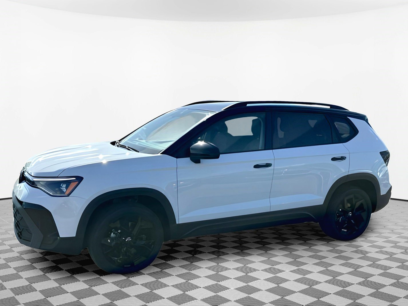 2025 Volkswagen Taos SE photo 2