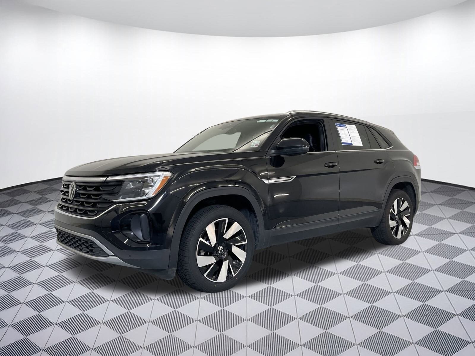 2024 Volkswagen Atlas Cross Sport SE Technology photo 2