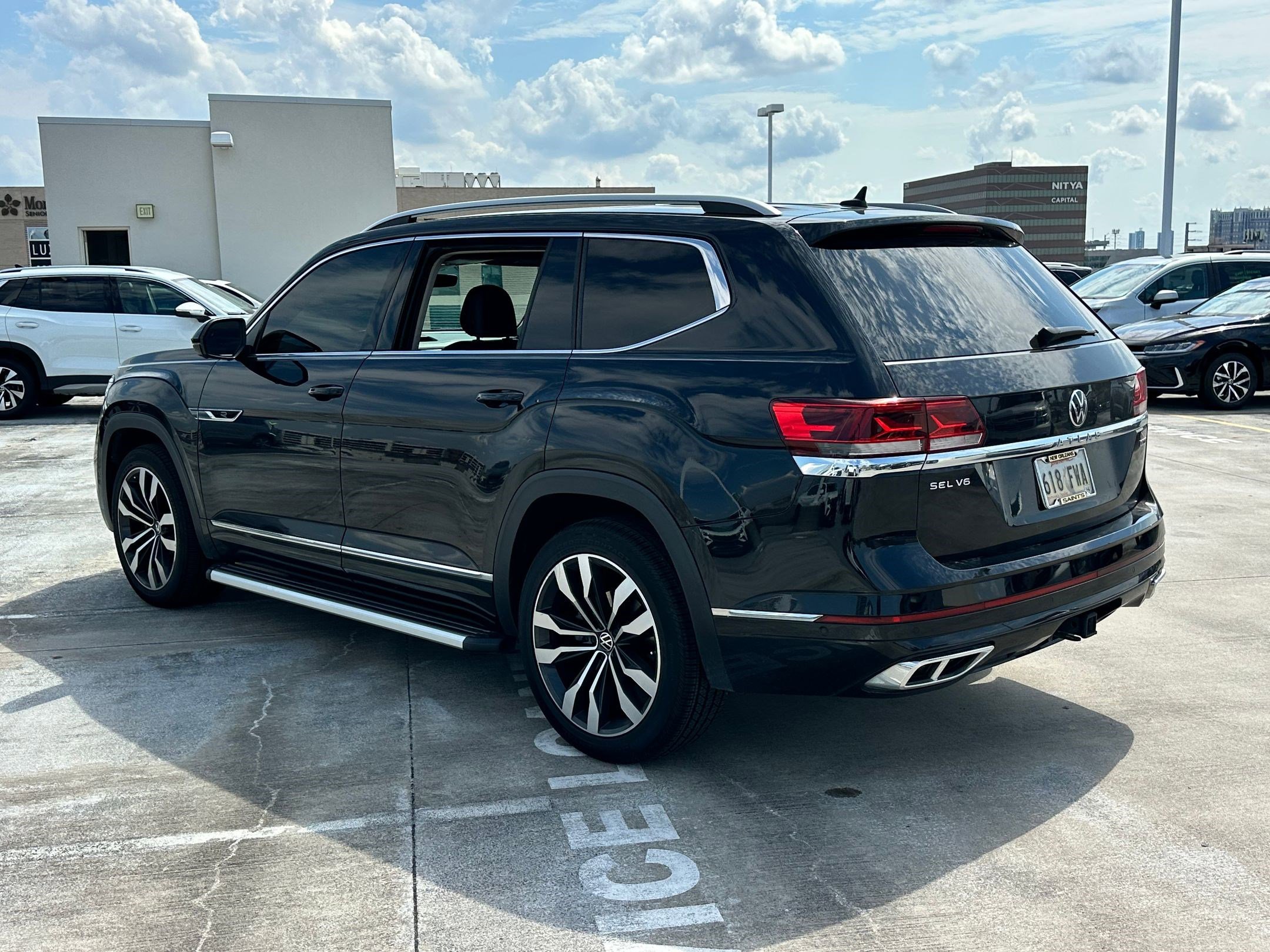 2022 Volkswagen Atlas V6 SEL Premium R-Line photo 2