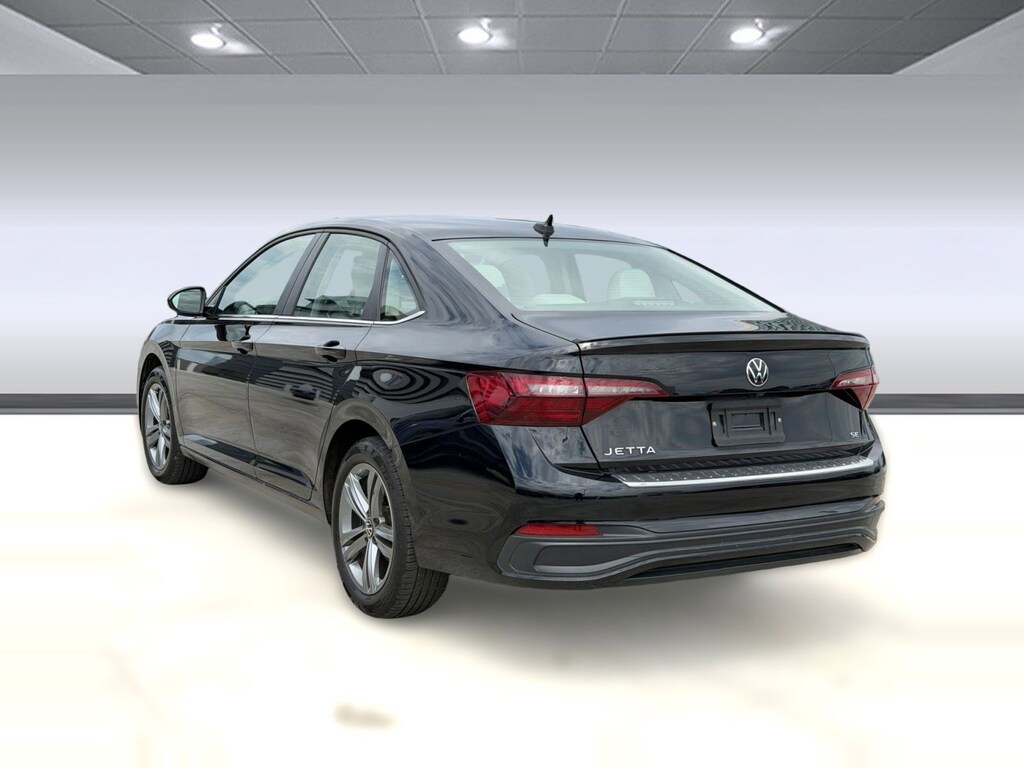 Used 2023 Volkswagen Jetta SE Sedan
