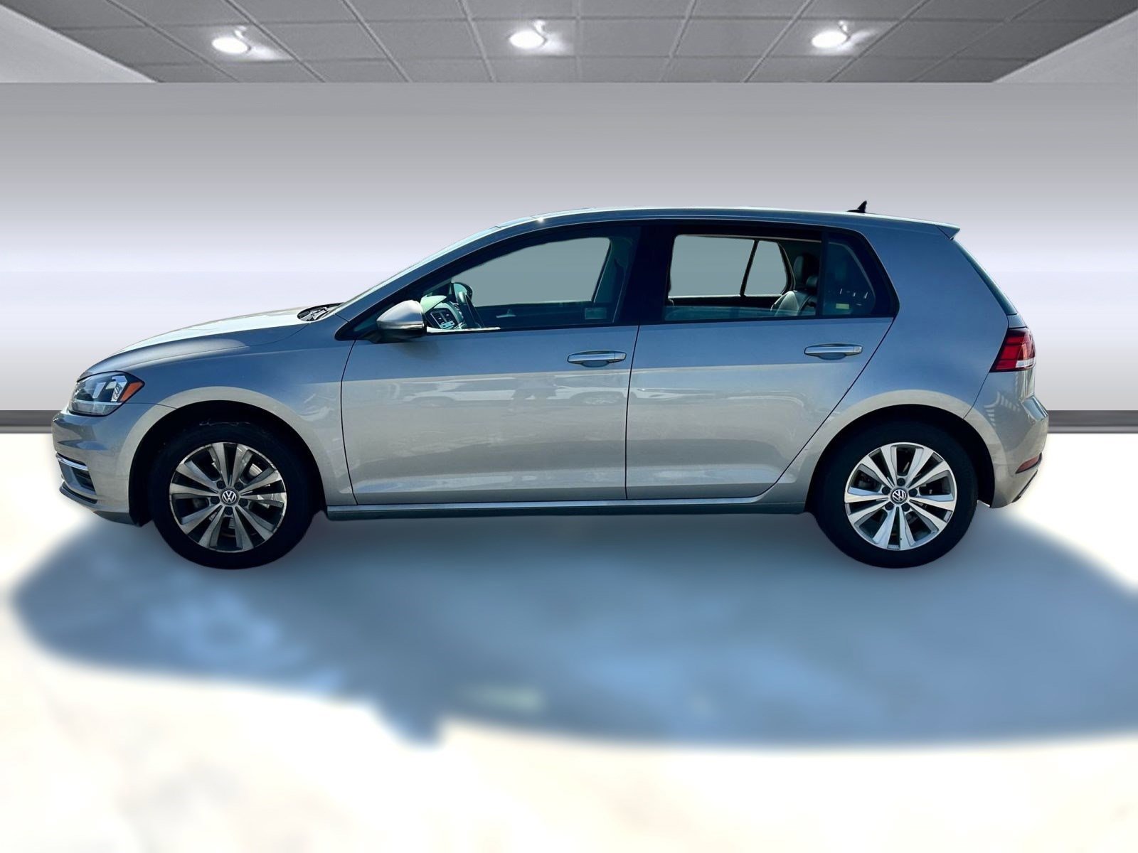 2020 Volkswagen Golf TSI photo 2