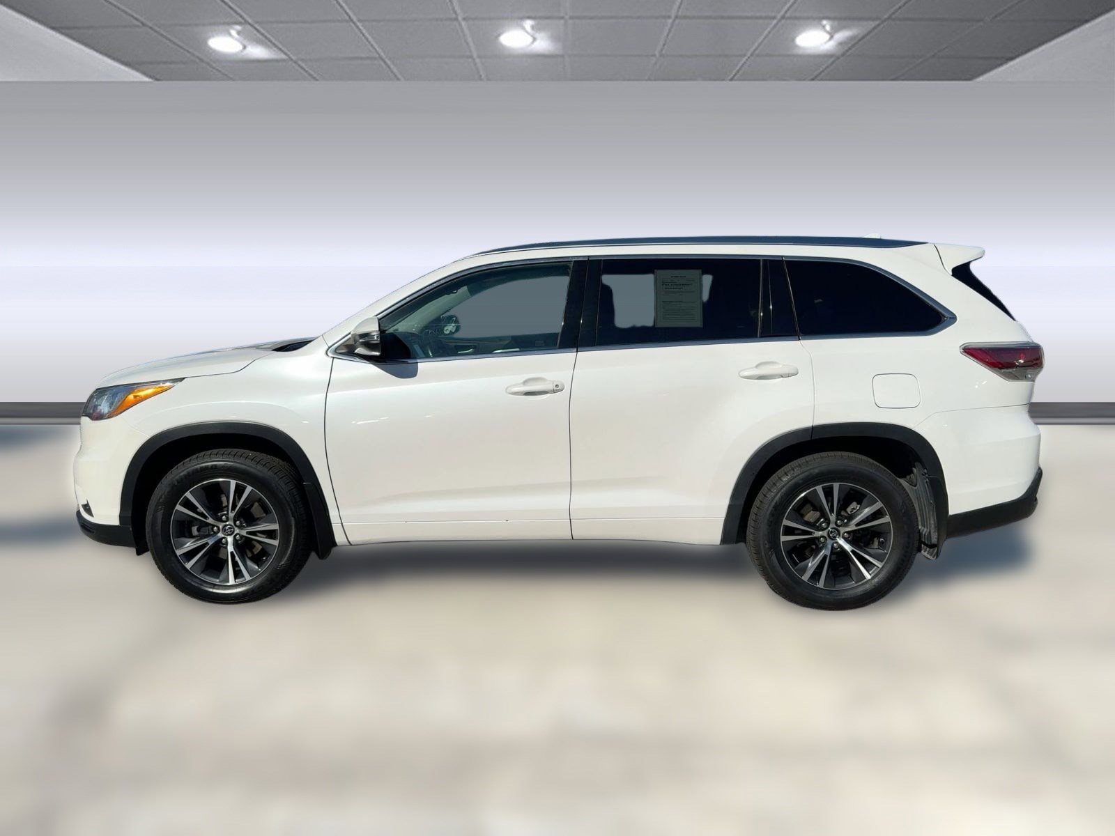 2016 Toyota Highlander XLE photo 2