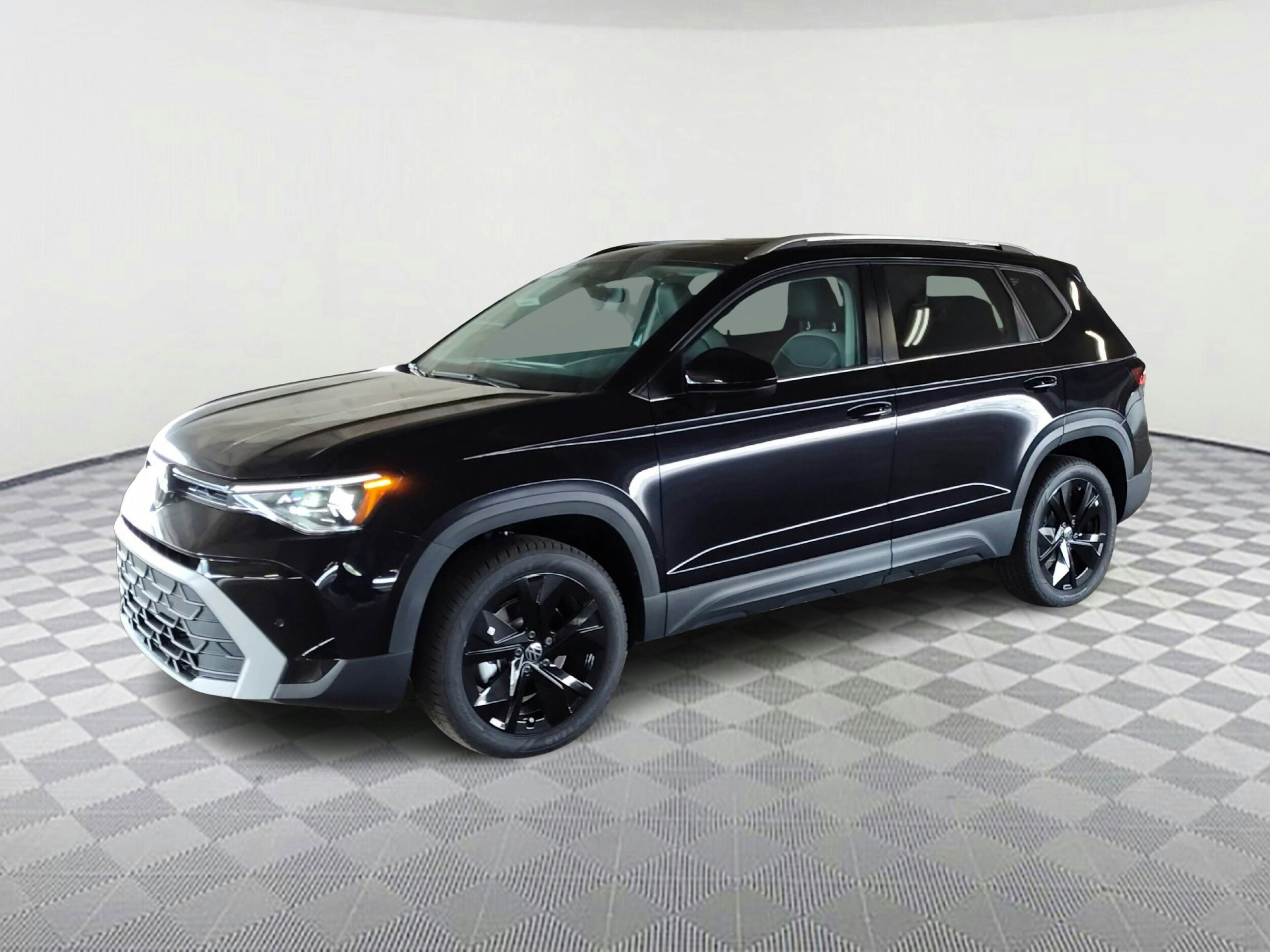 2025 Volkswagen Taos SE photo 2