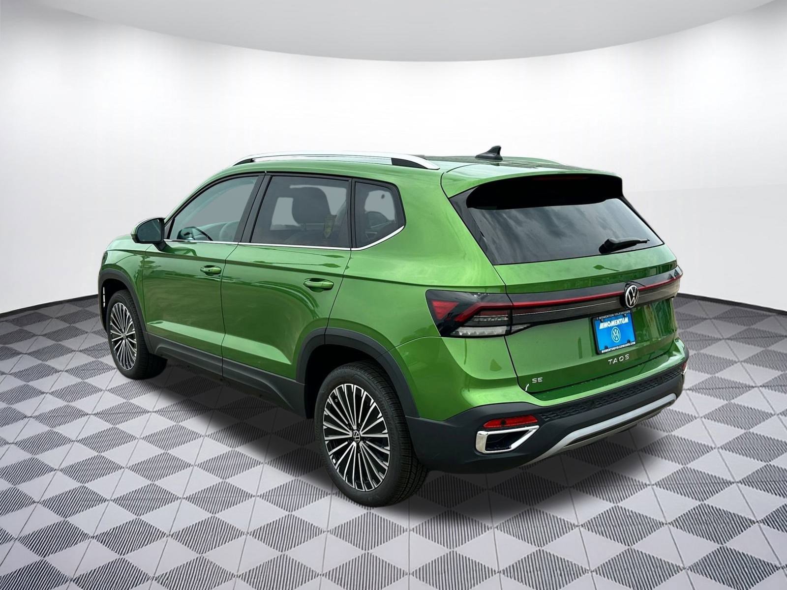 2025 Volkswagen Taos SE photo 3