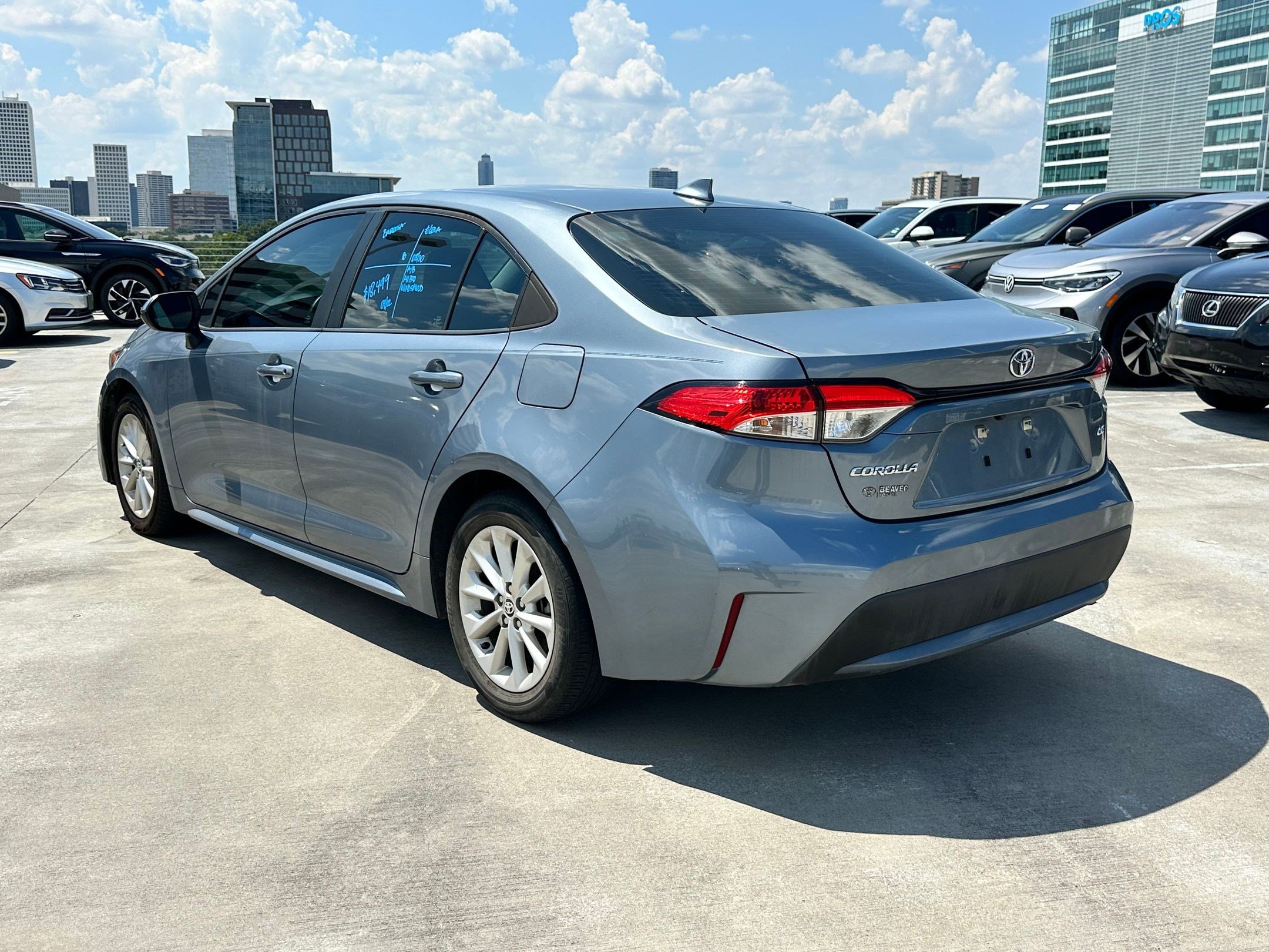 2021 Toyota Corolla LE Premium photo 3