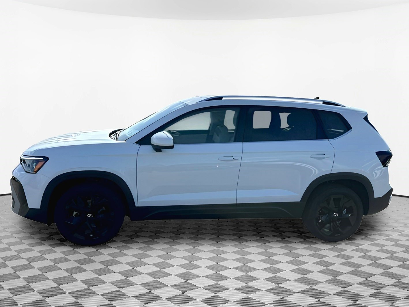 2025 Volkswagen Taos SE photo 2