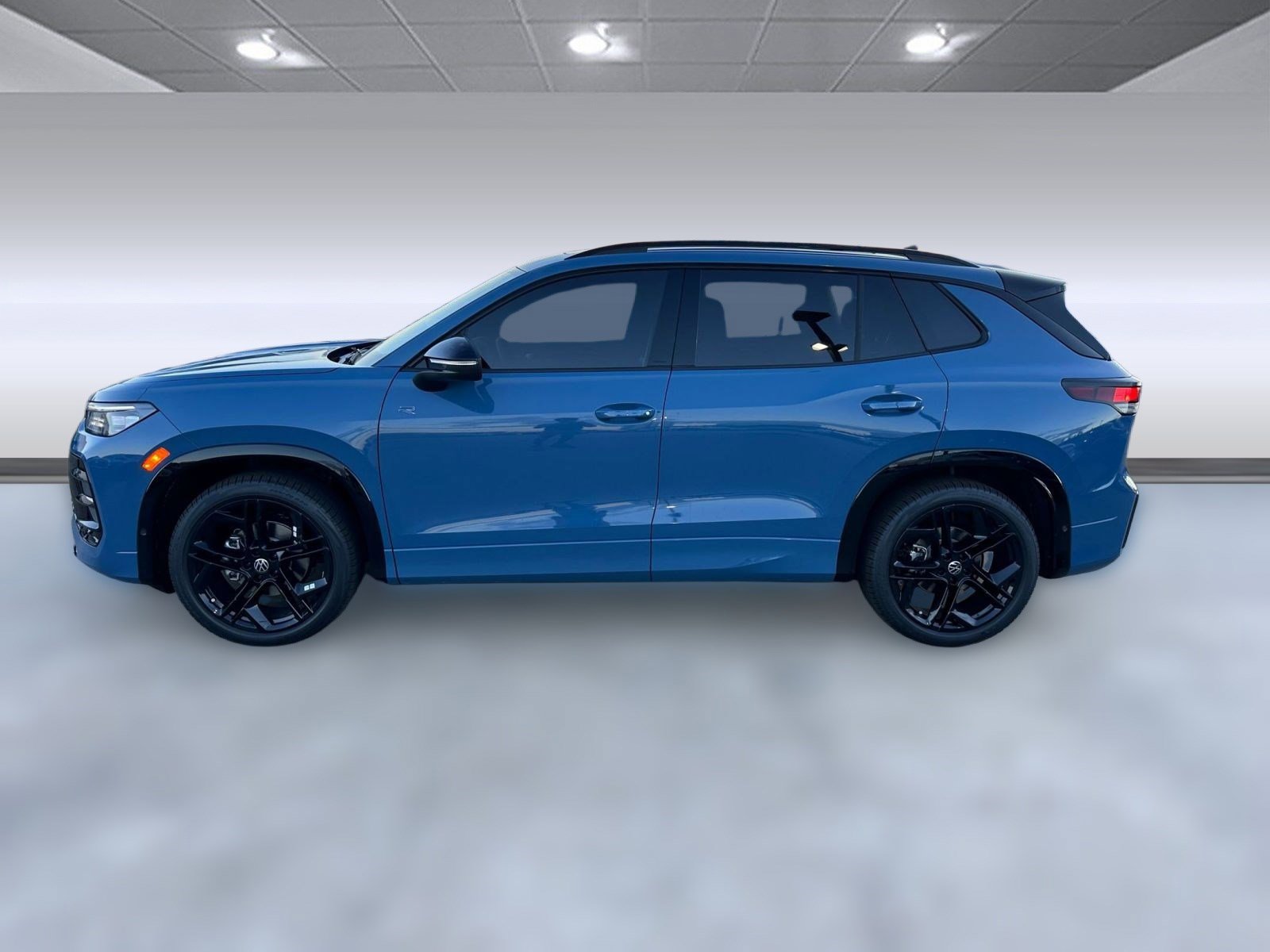 2026 Volkswagen Tiguan SE R-Line Black photo 2