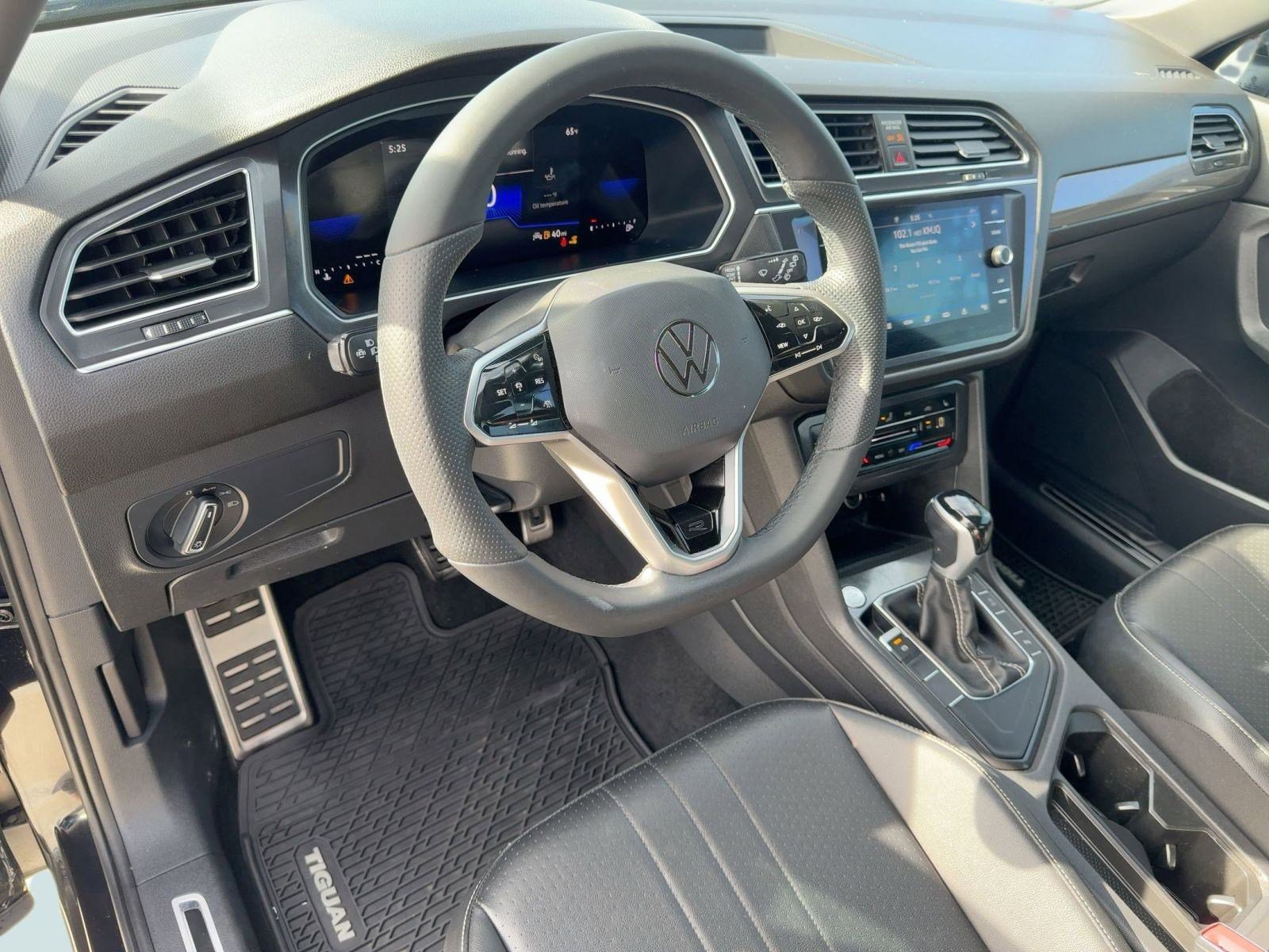 2024 Volkswagen Tiguan SE R-Line Black photo 4