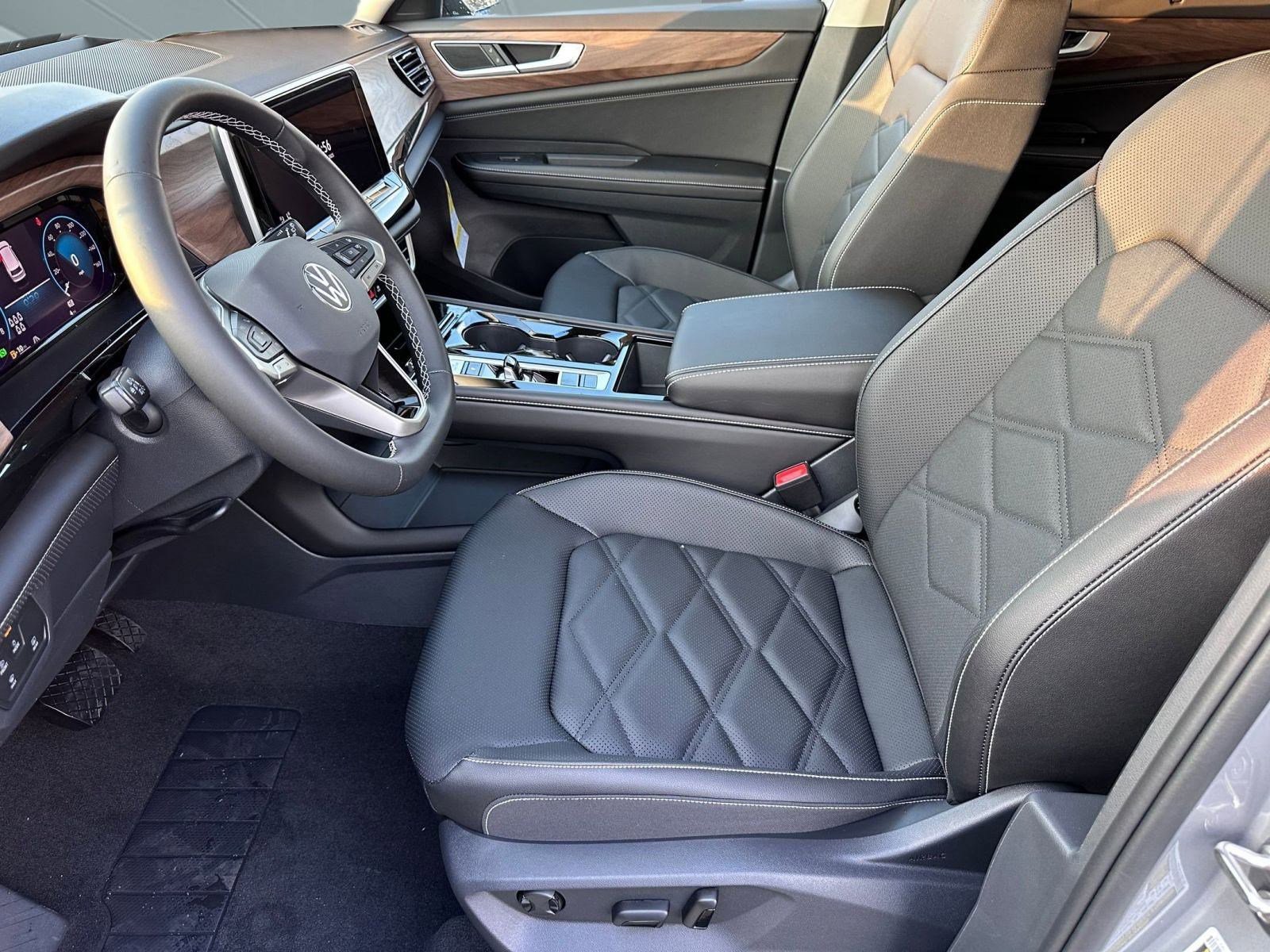 2026 Volkswagen Atlas SE Technology photo 4