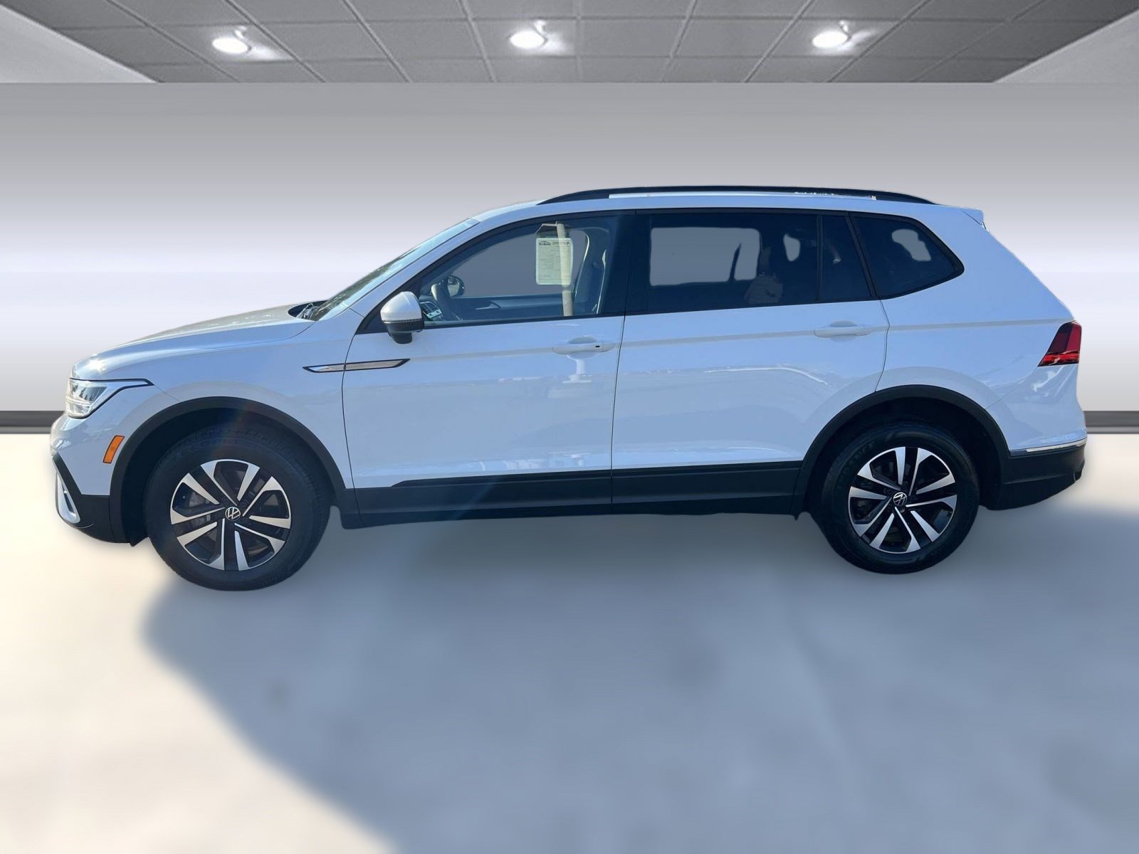 2022 Volkswagen Tiguan S photo 2