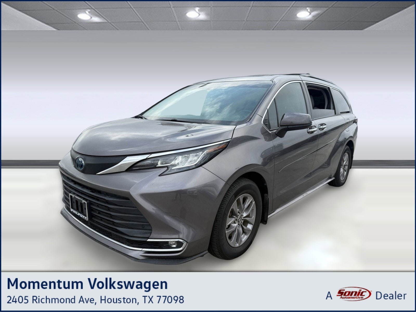 2021 Toyota Sienna XLE's photo