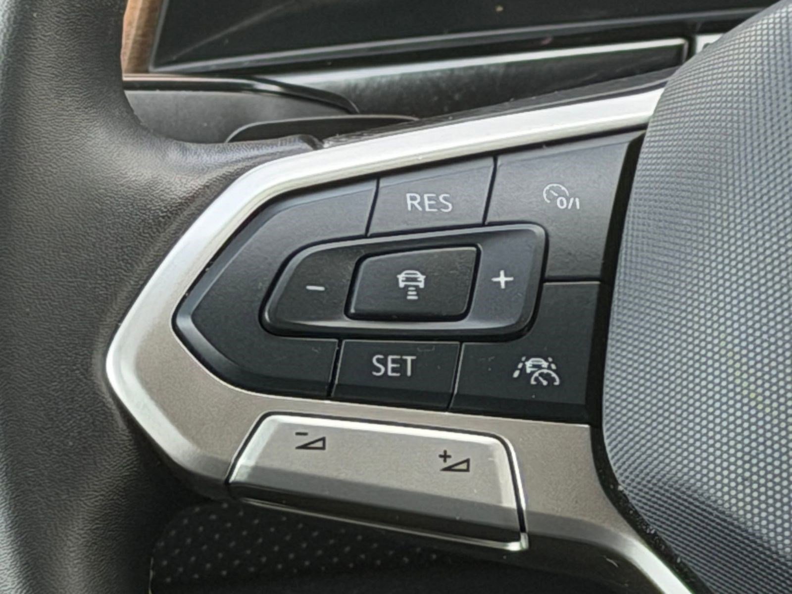 2025 Volkswagen Atlas SE - Photo 14