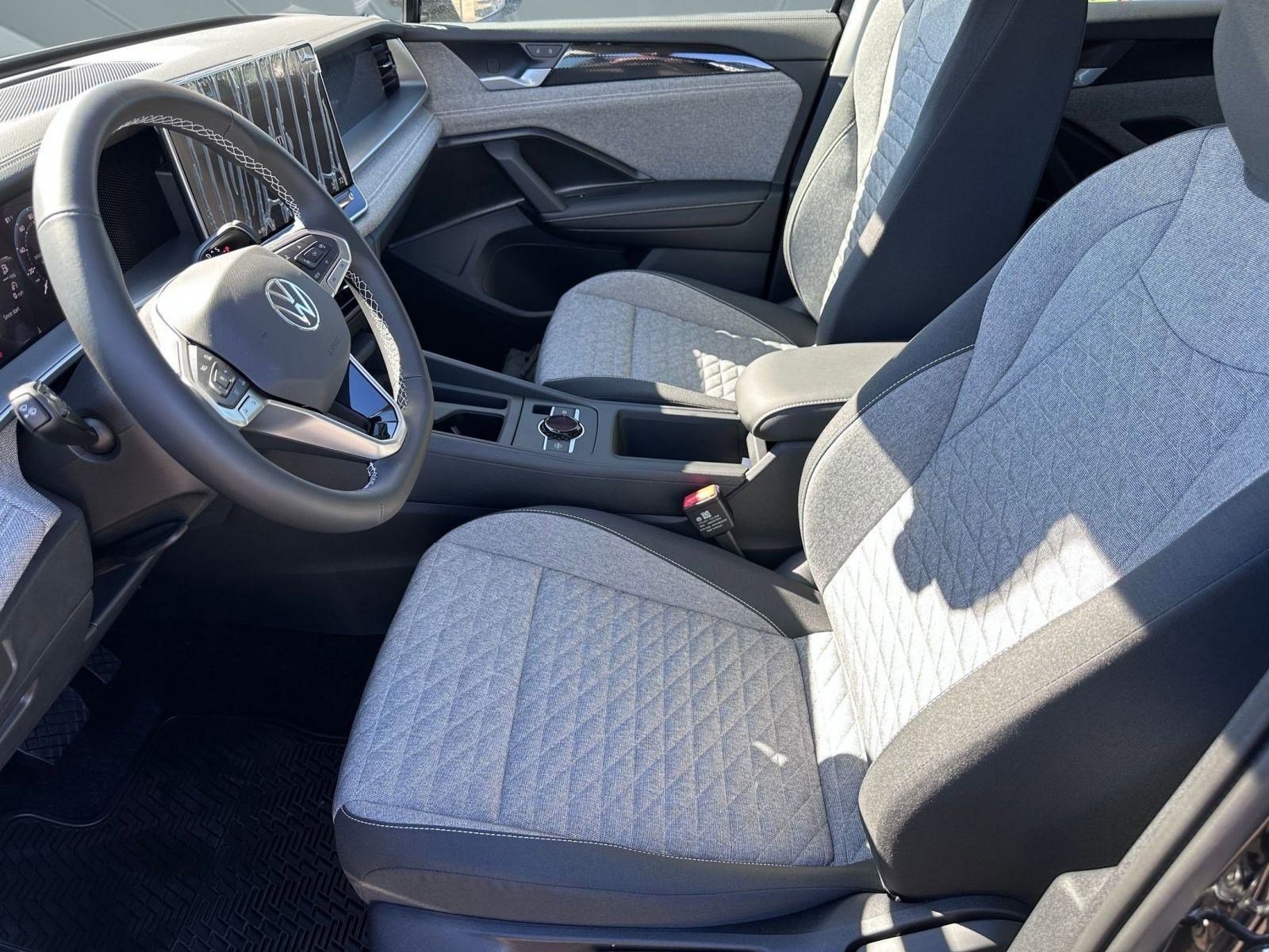 2026 Volkswagen Tiguan S photo 3