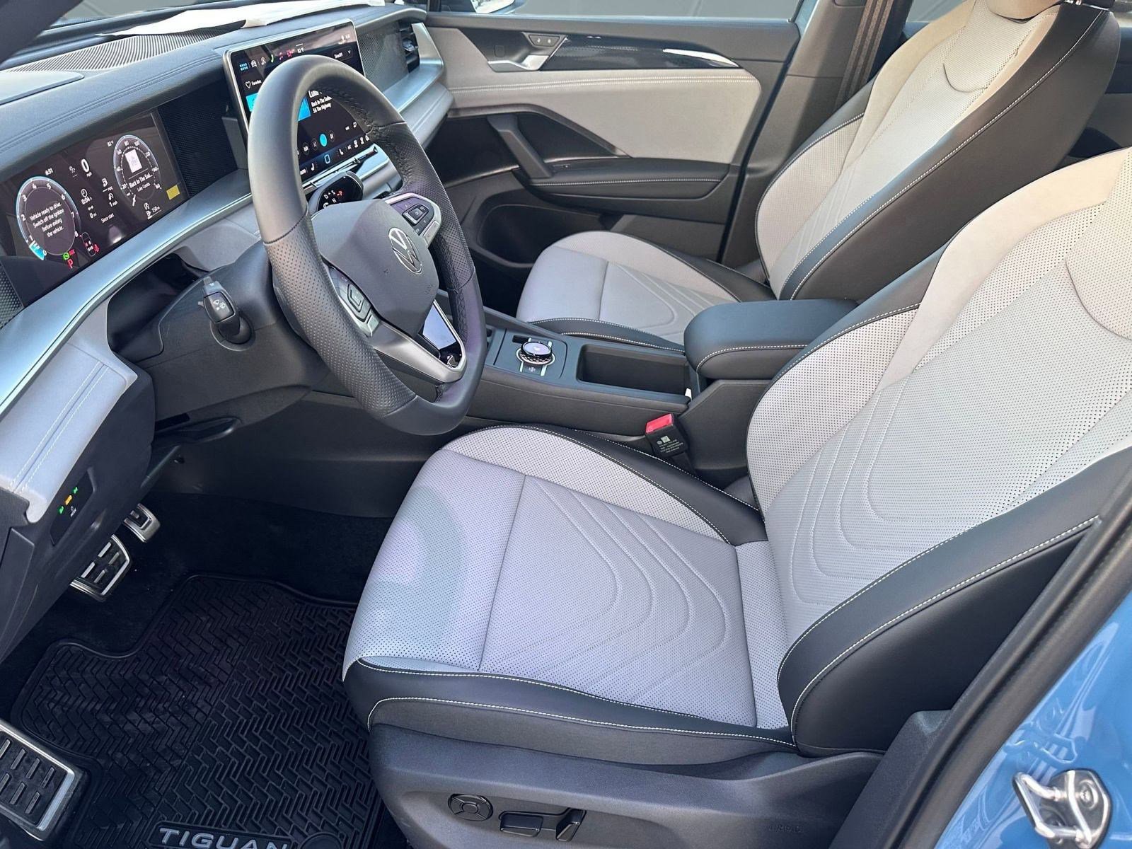 2026 Volkswagen Tiguan SE R-Line Black photo 4