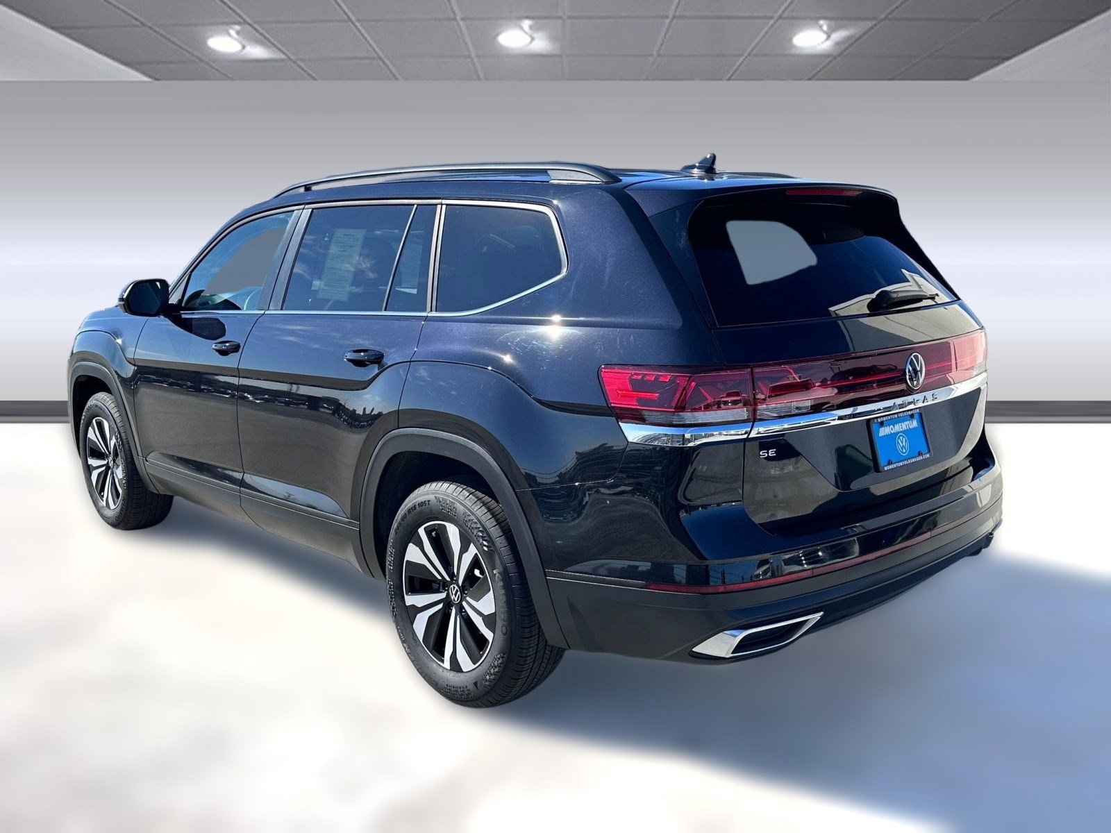 2025 Volkswagen Atlas SE photo 3